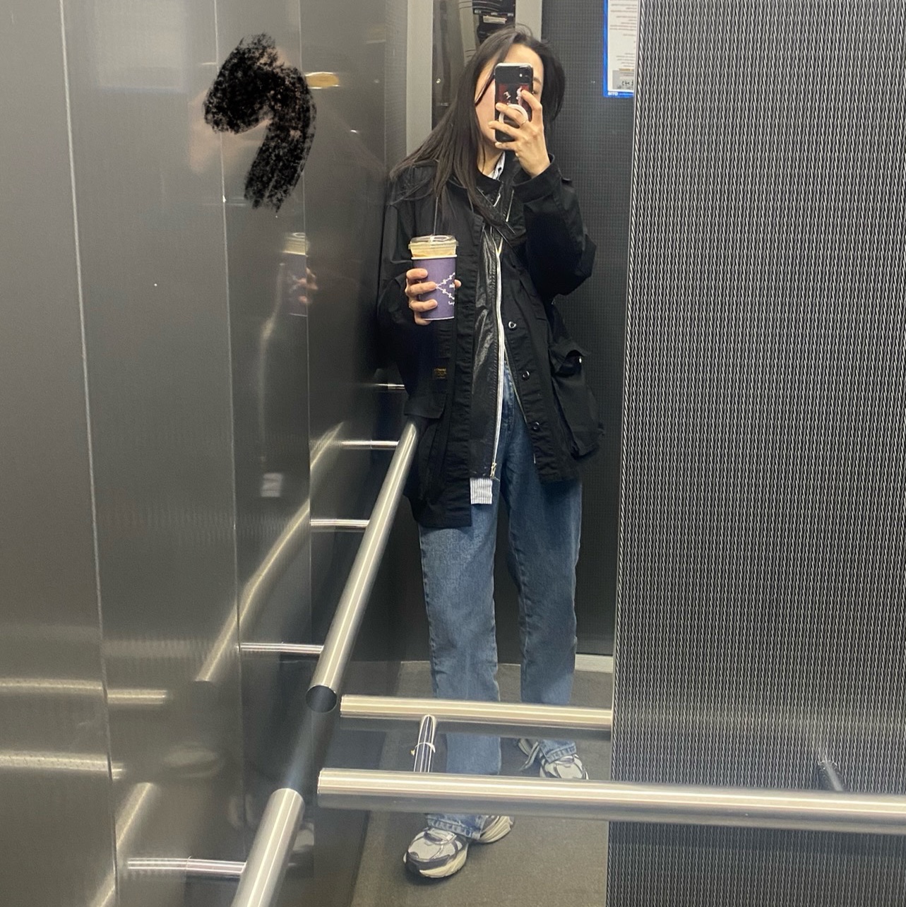 (W) Matin Kim Logo Coating Jumper Black, Nike V2K Run Pure Platinum Wolf Grey 착용 스타일