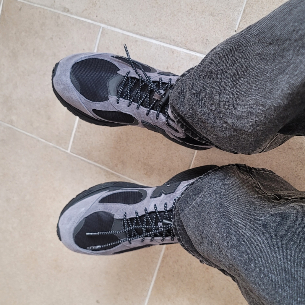 New Balance x JJJJound 2002R Gore-Tex Charcoal 착용 스타일