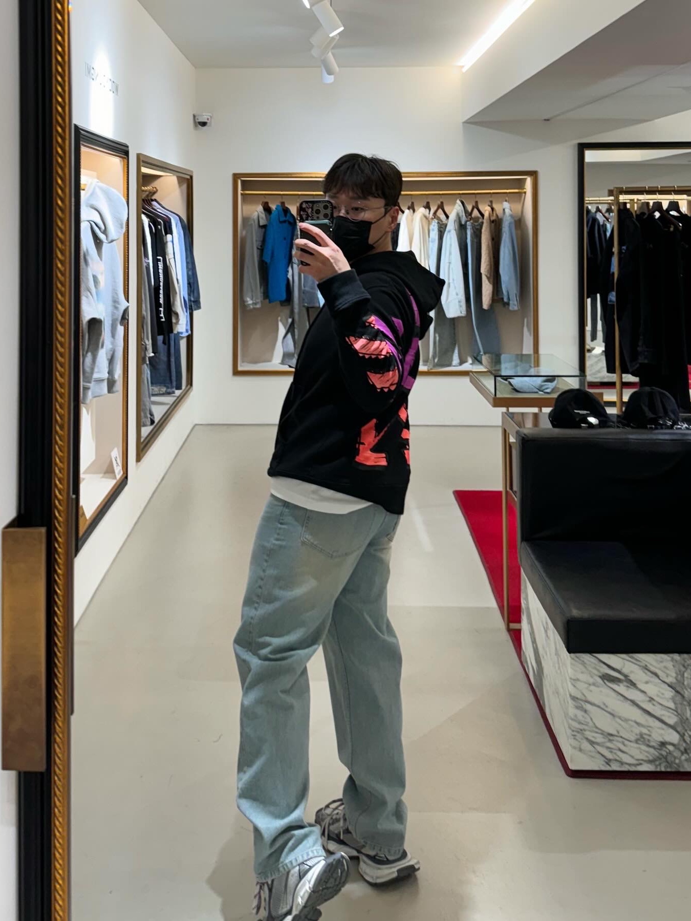 Balenciaga x Adidas Fleece Baggy Sweatpants Black, Balenciaga 3XL Sneakers Grey White Red 착용 스타일 - 4