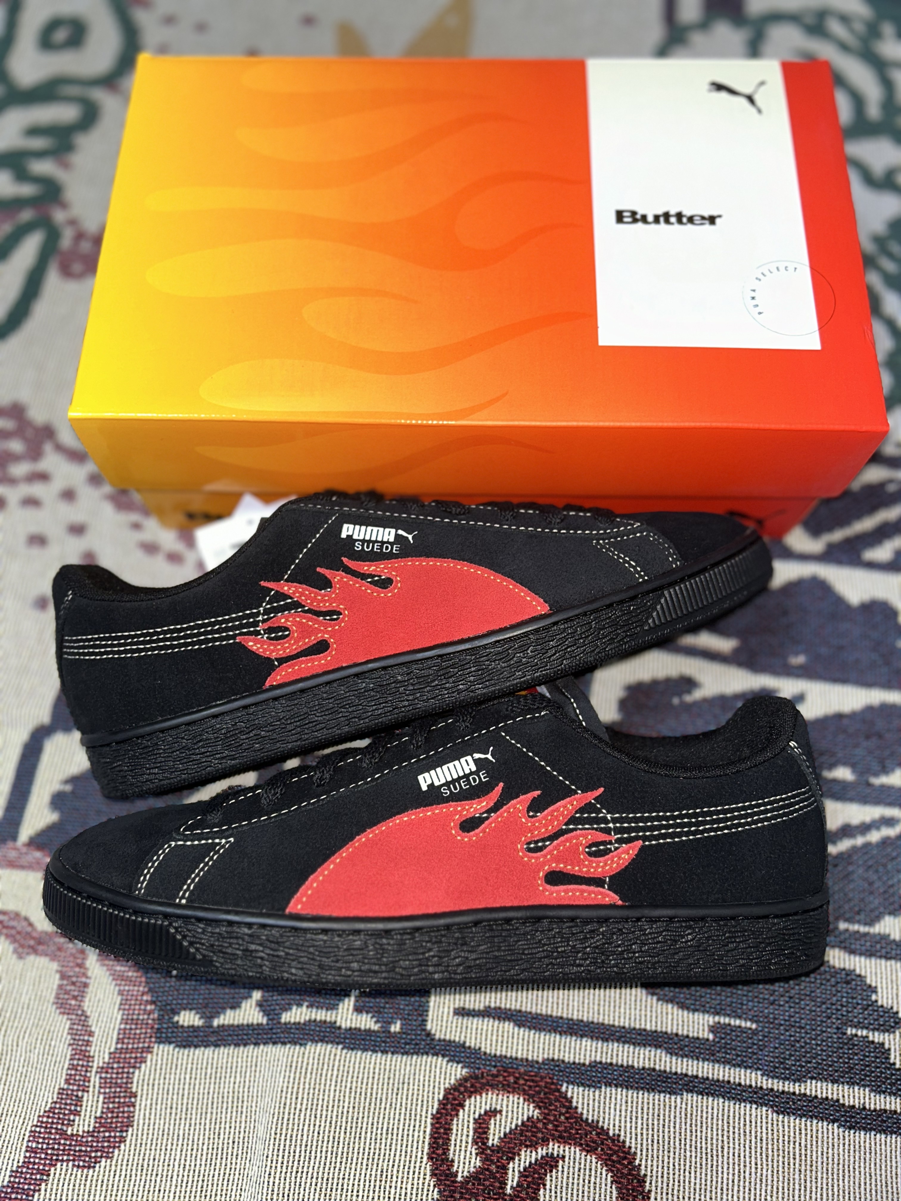 Puma x Butter Goods Suede Classic Black Red 착용 스타일 - 1