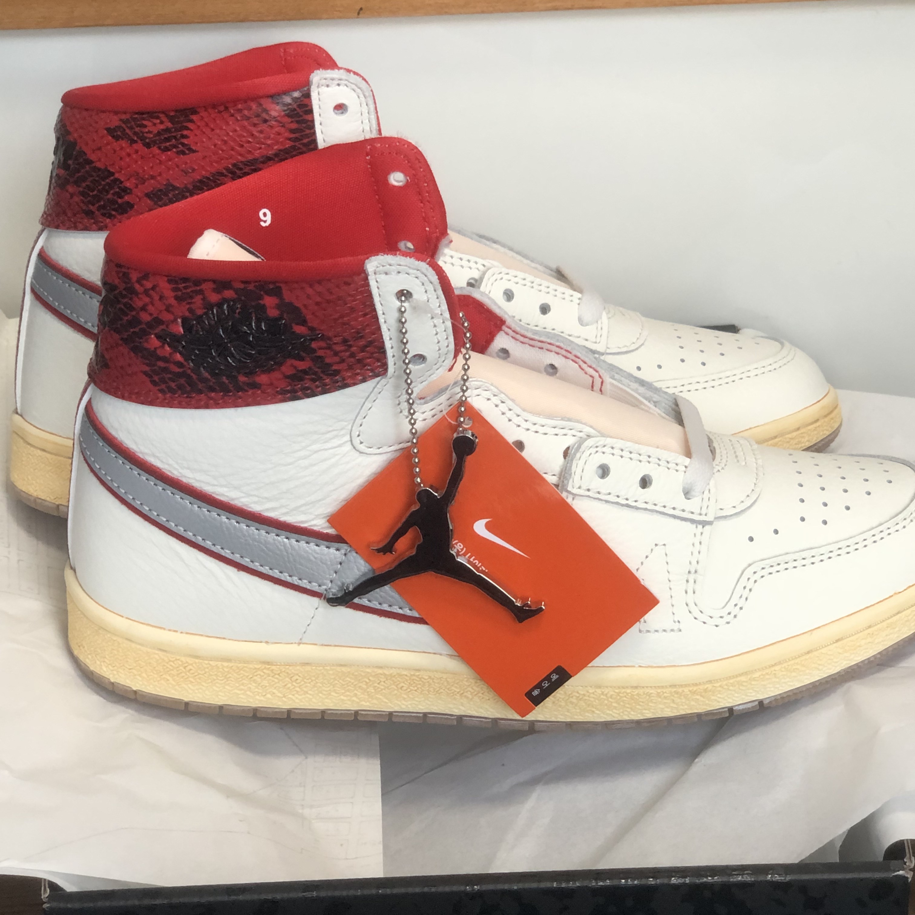 Jordan x Awake NY Air Ship PE SP Sail University Red 착용 스타일