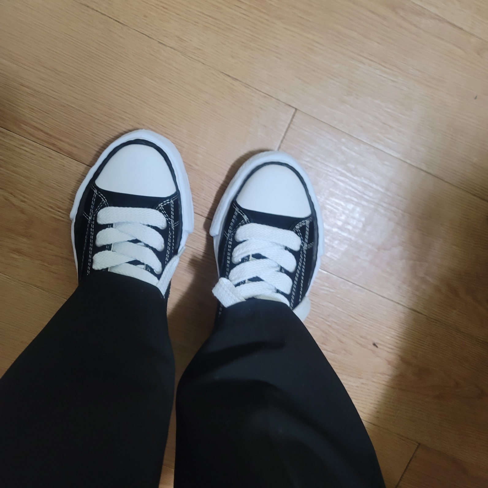 Maison Mihara Yasuhiro Peterson OG Sole Canvas Low Sneakers Black 착용 스타일