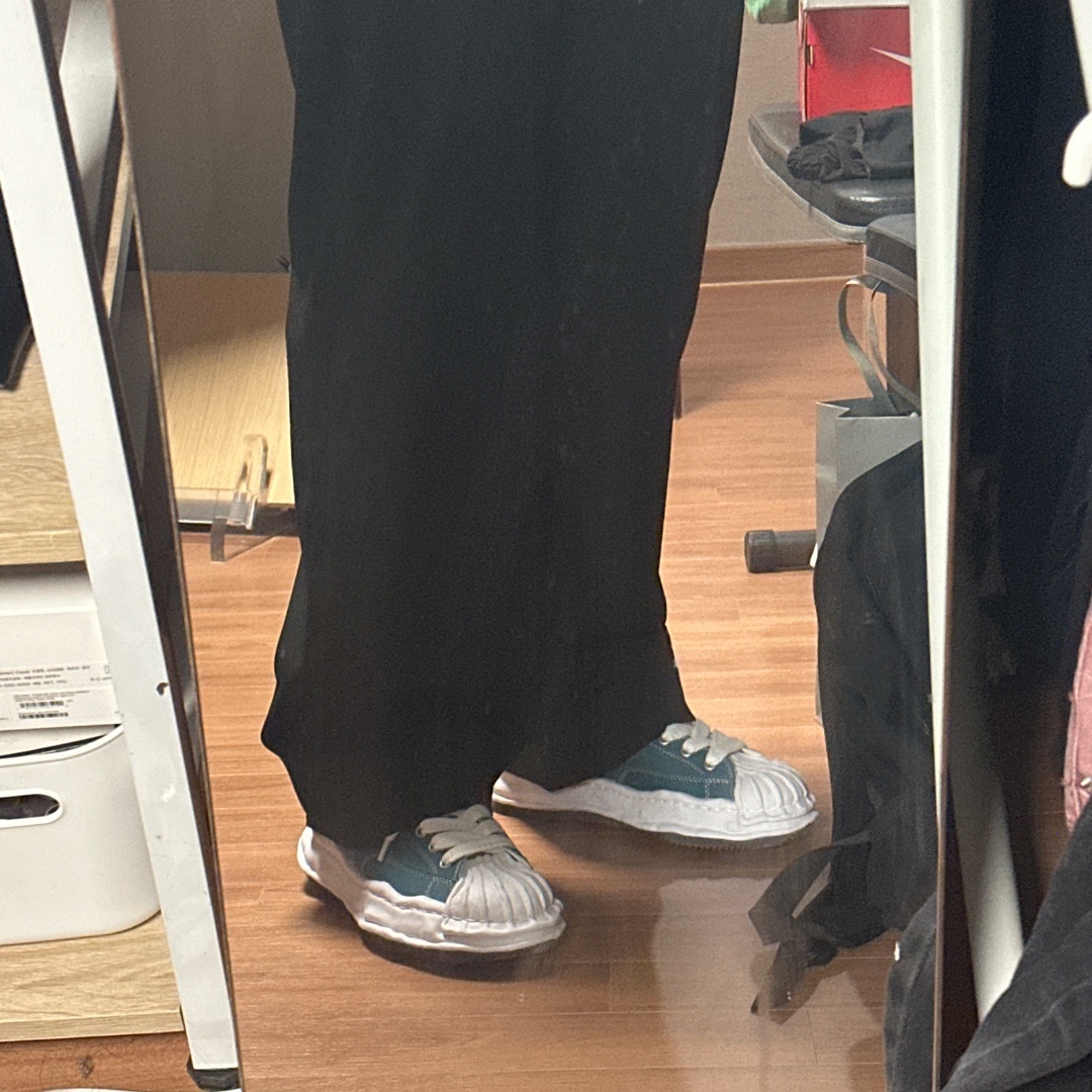 Maison Mihara Yasuhiro Blakey OG Sole Canvas Low-top Sneakers Blue 착용 스타일 - 2