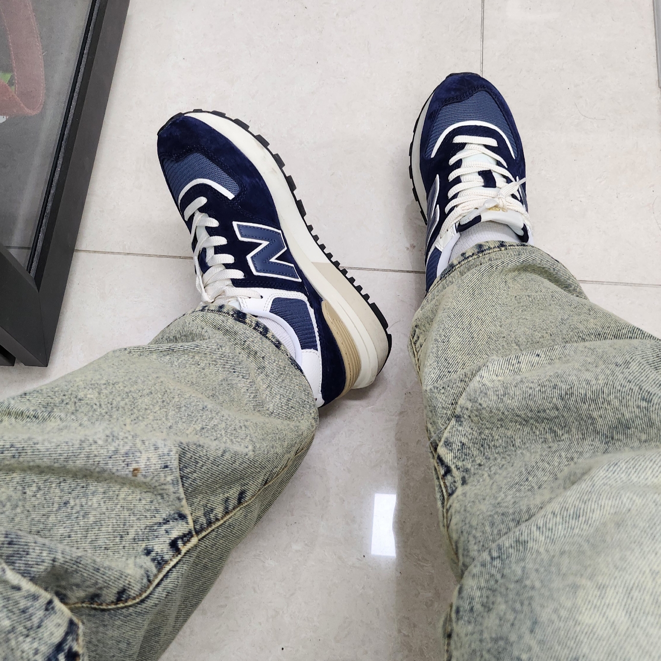 New Balance 574 Legacy Navy 착용 스타일 - 1