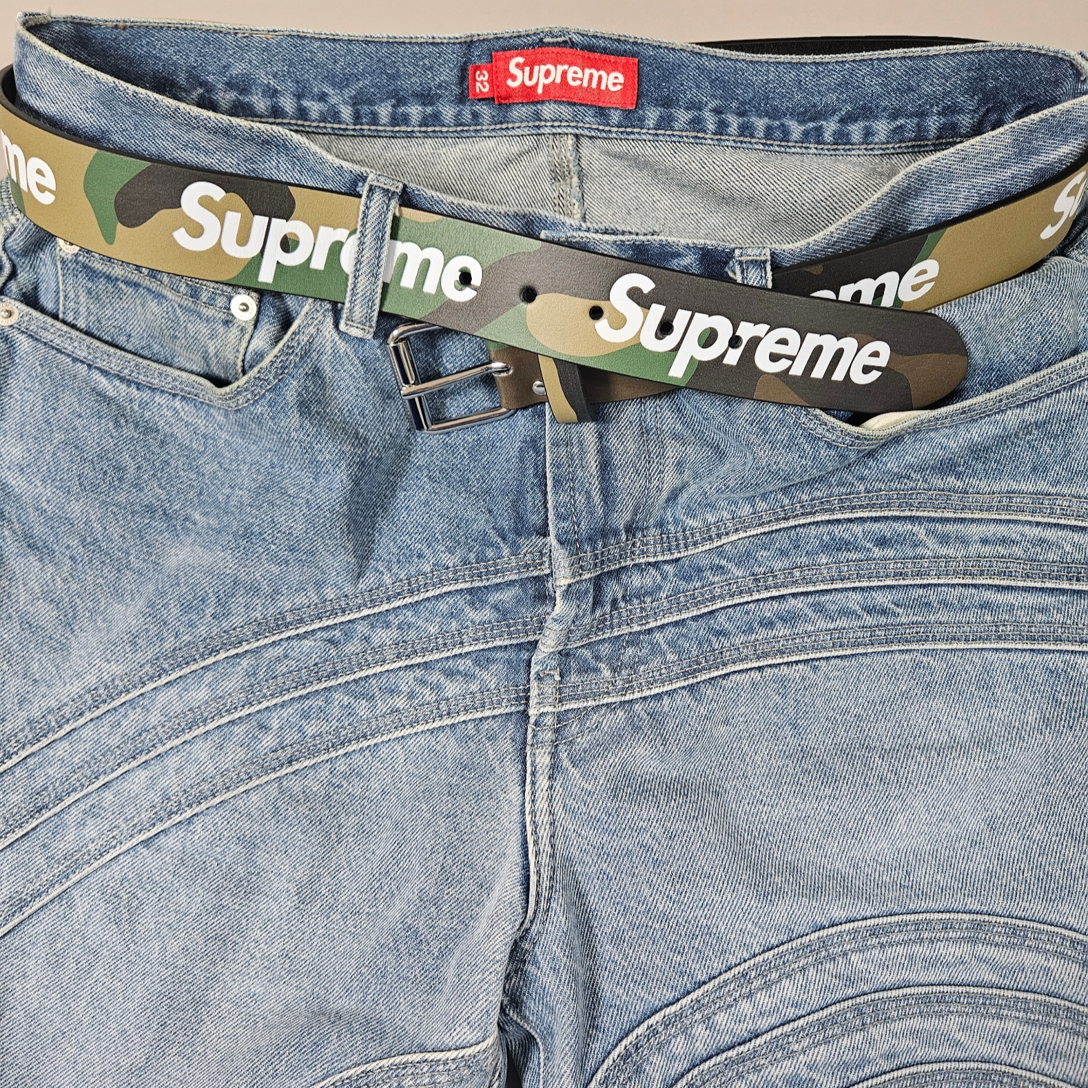 Supreme Repeat Leather Belt Woodland Camo - 24SS 착용 스타일 - 1