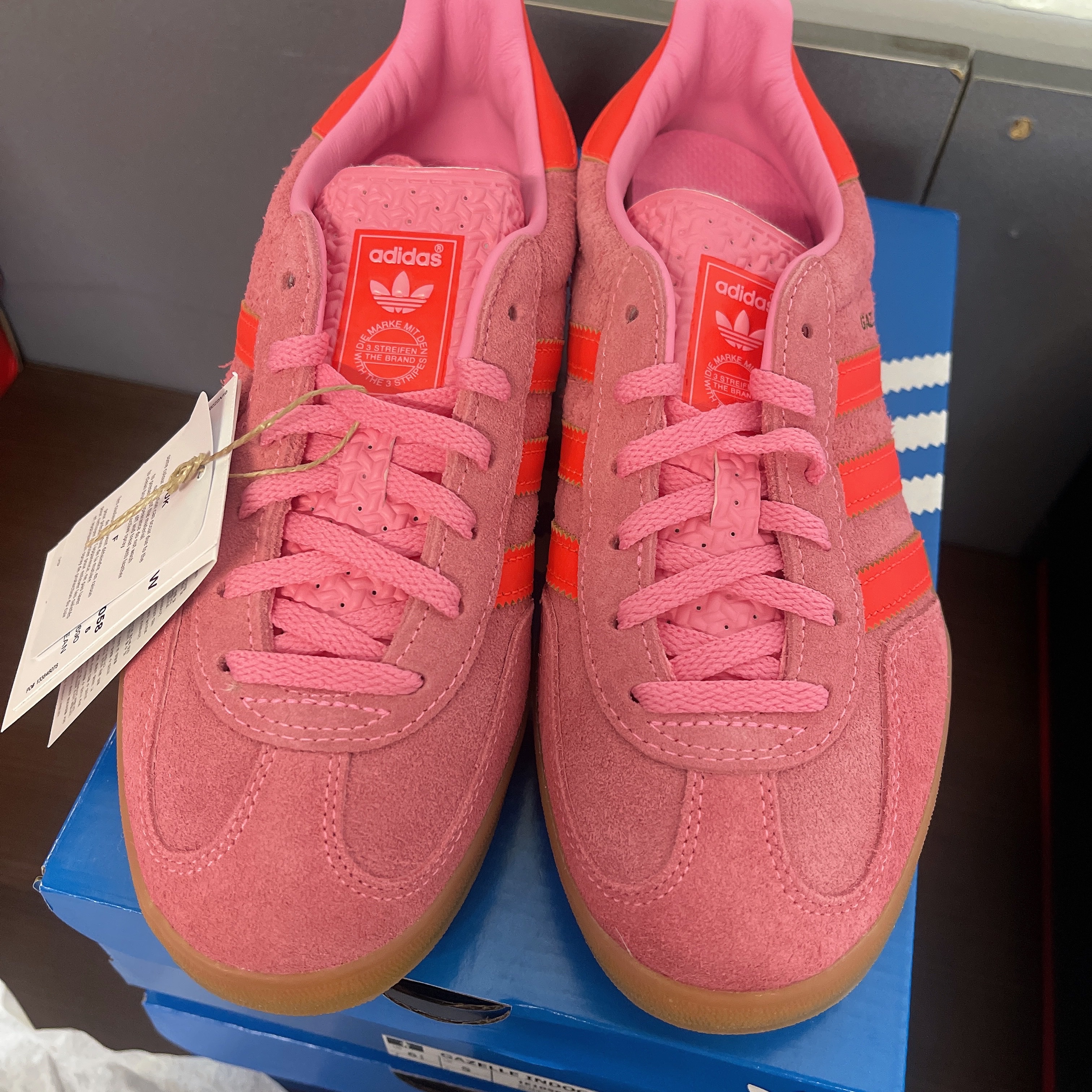 (W) Adidas Gazelle Indoor Beam Pink Solar Red 착용 스타일 - 3