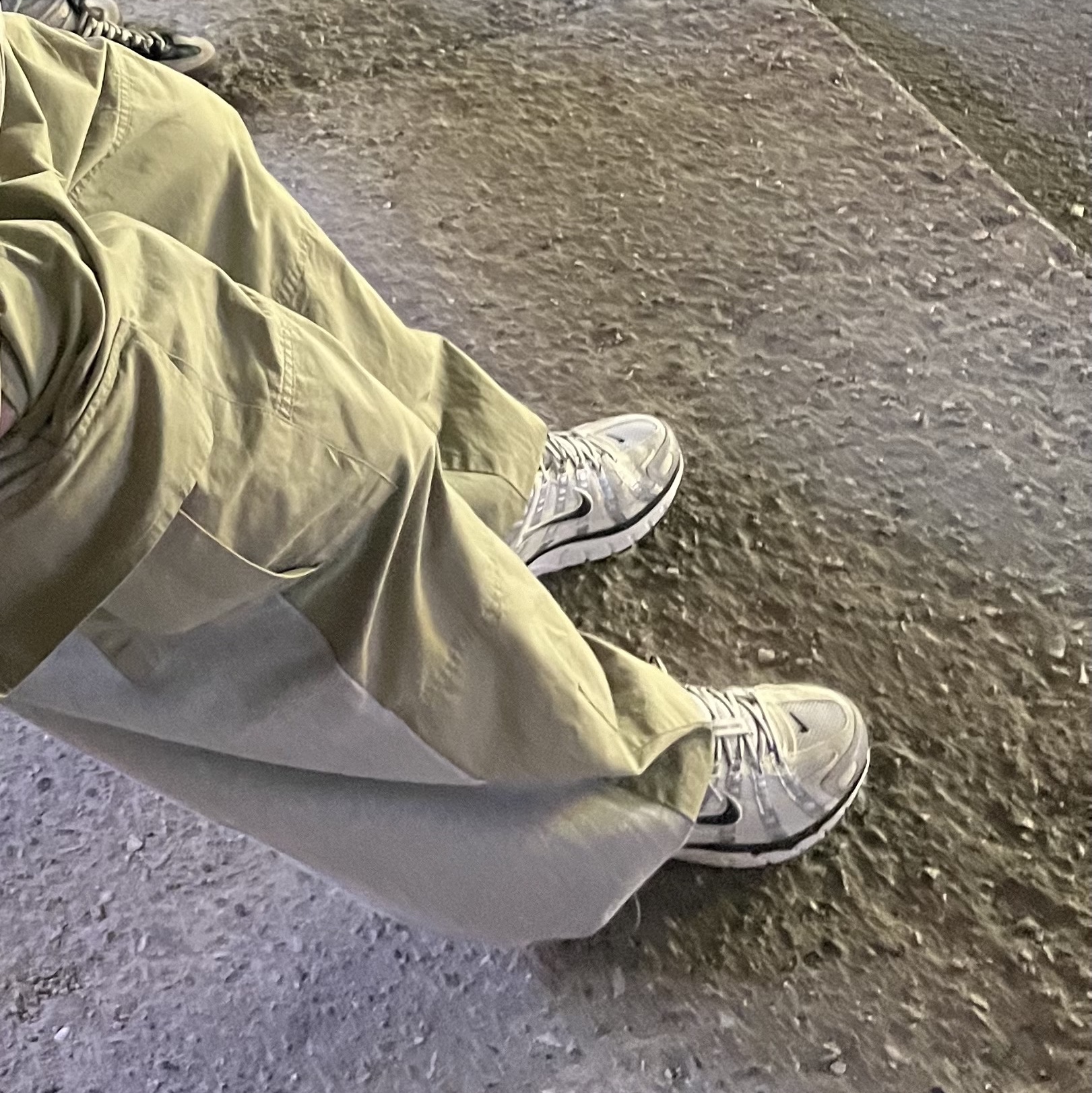 (W) Nike P-6000 Coconut Milk Metallic Silver 착용 스타일