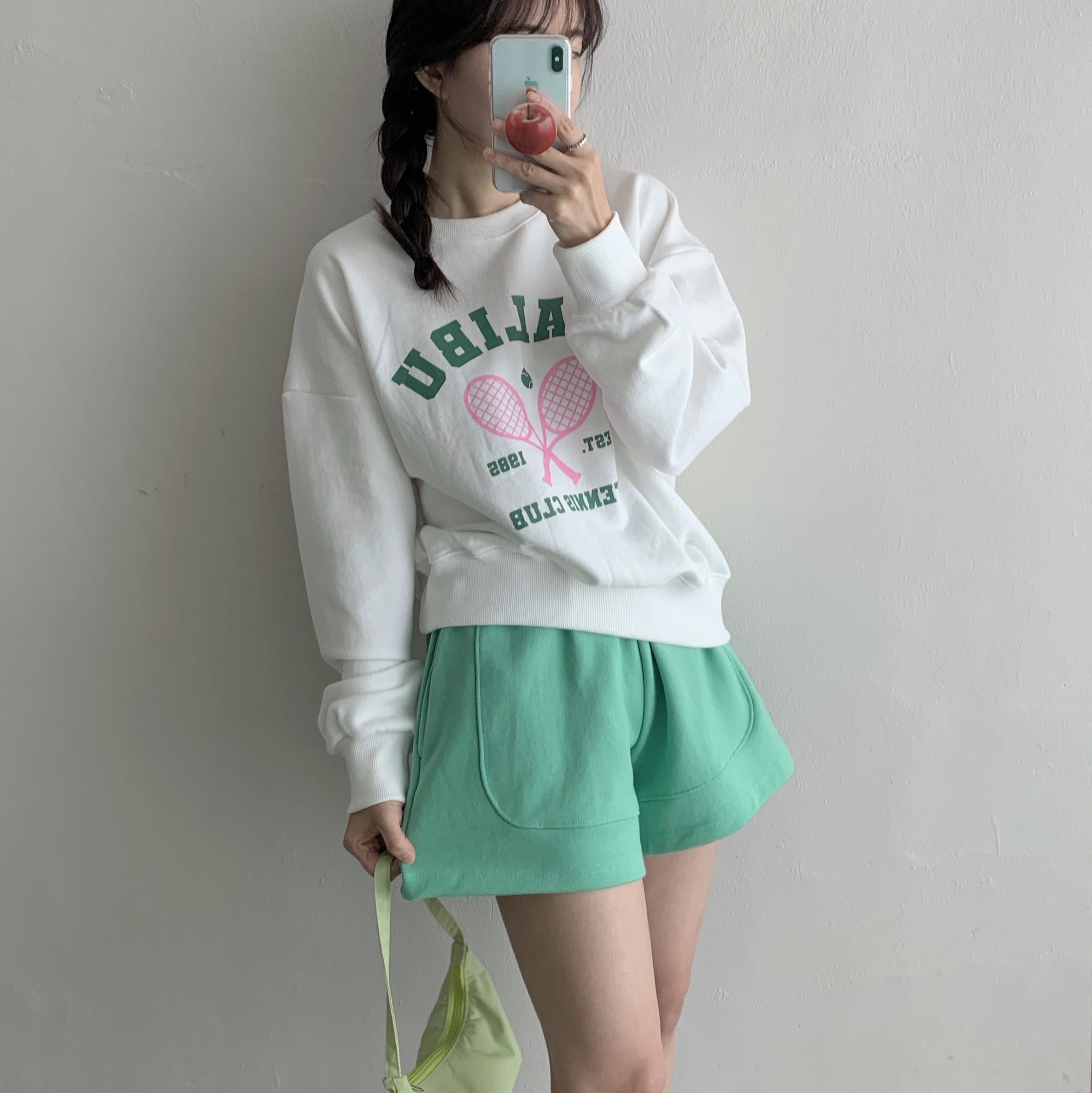 (GS) Nike Cortez Basic SL White Black, Emis Emis Hobo Bag Yellowgreen 착용 스타일 - 2