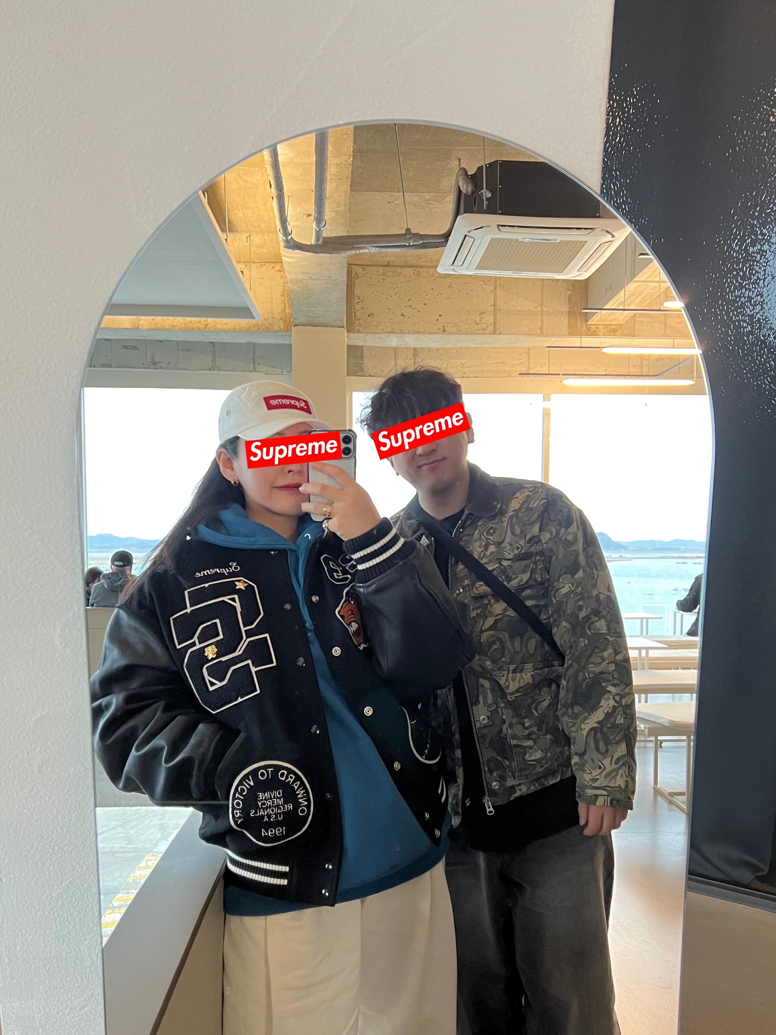 Supreme Tiger Varsity Jacket Black - 23FW, Supreme Box Logo Hooded Sweatshirt Blue - 23FW 착용 스타일