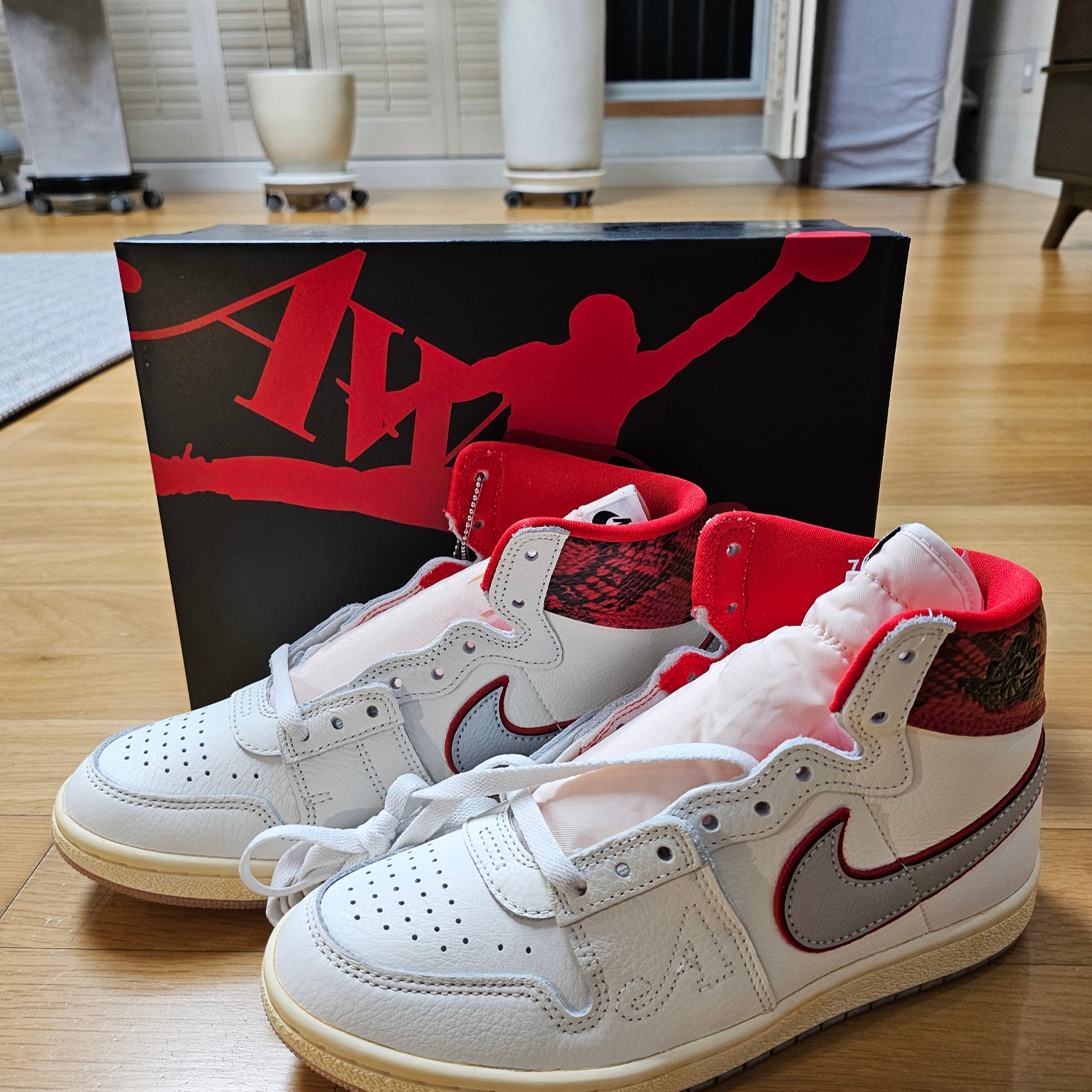 Jordan x Awake NY Air Ship PE SP Sail University Red 착용 스타일
