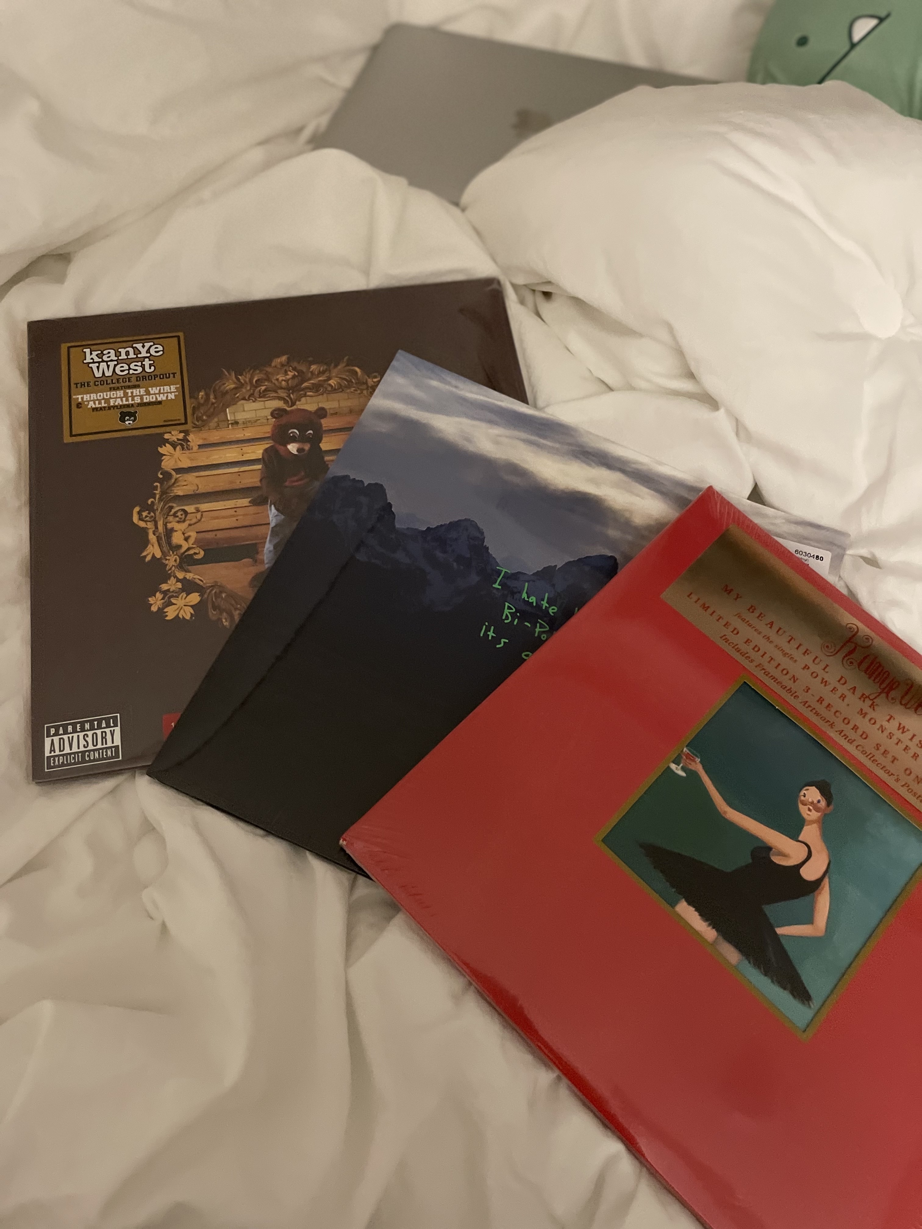 Kanye West My Beautiful Dark Twisted Fantasy LP Black (3LP) 착용 스타일