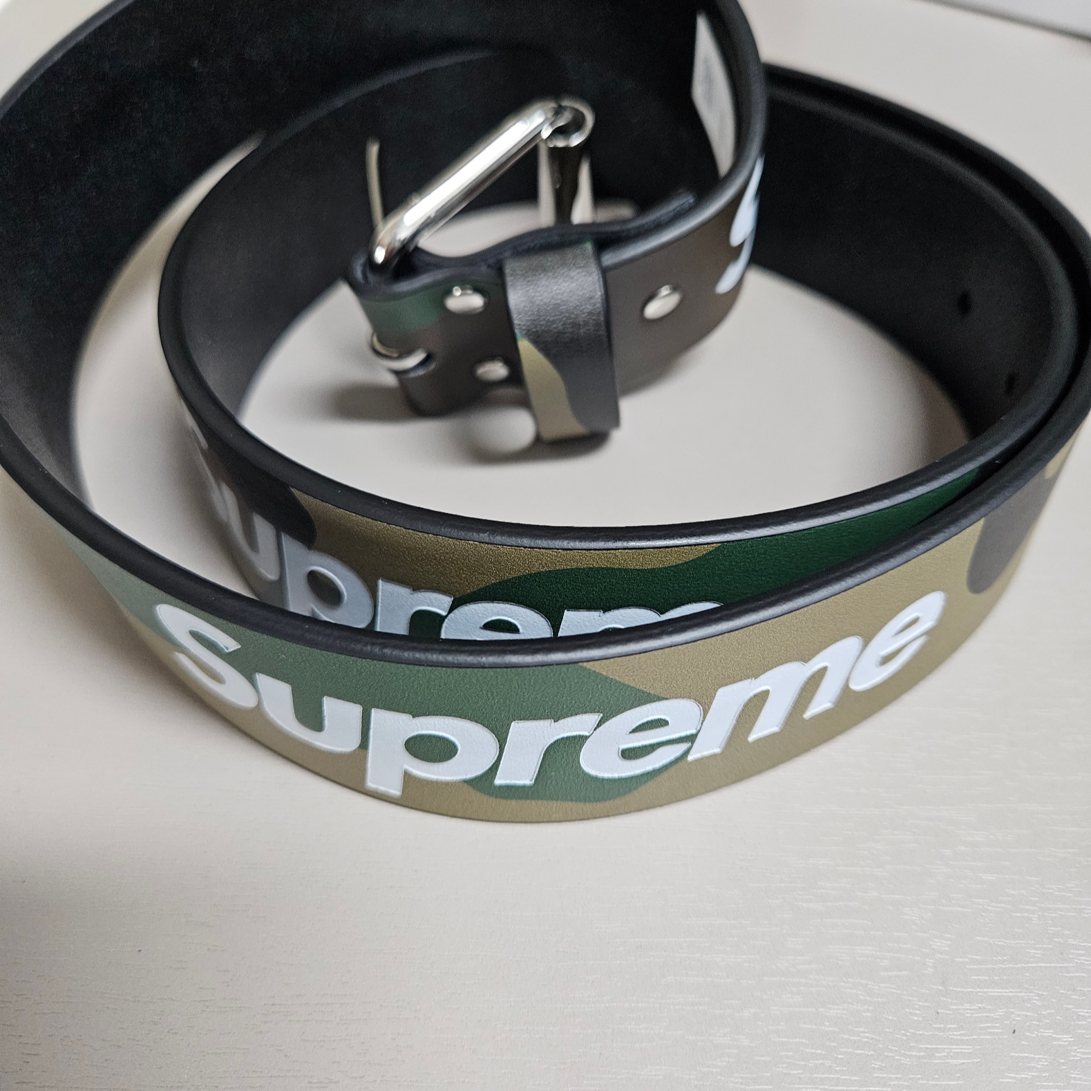 Supreme Repeat Leather Belt Woodland Camo - 24SS 착용 스타일 - 7