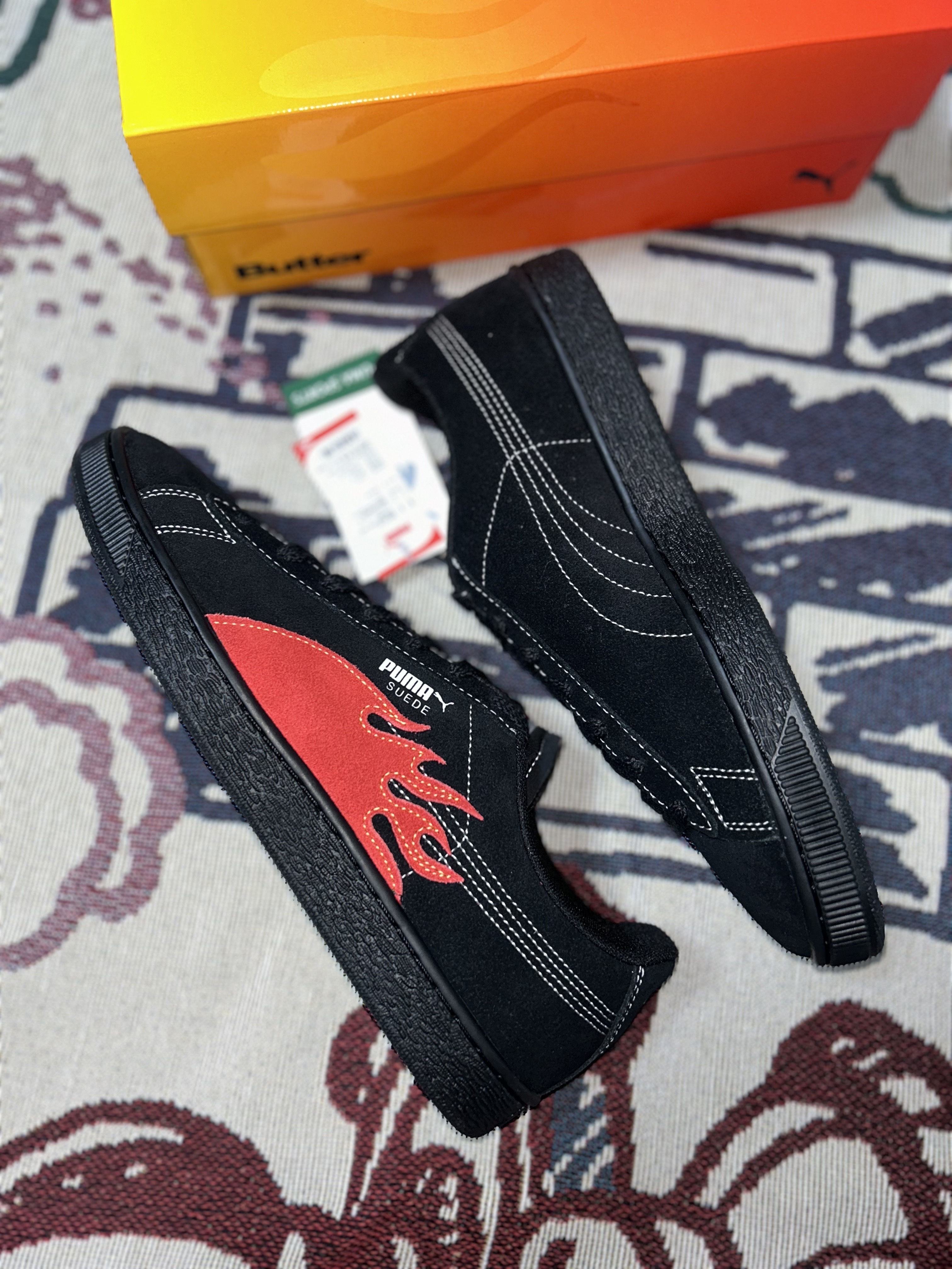 Puma x Butter Goods Suede Classic Black Red 착용 스타일 - 4