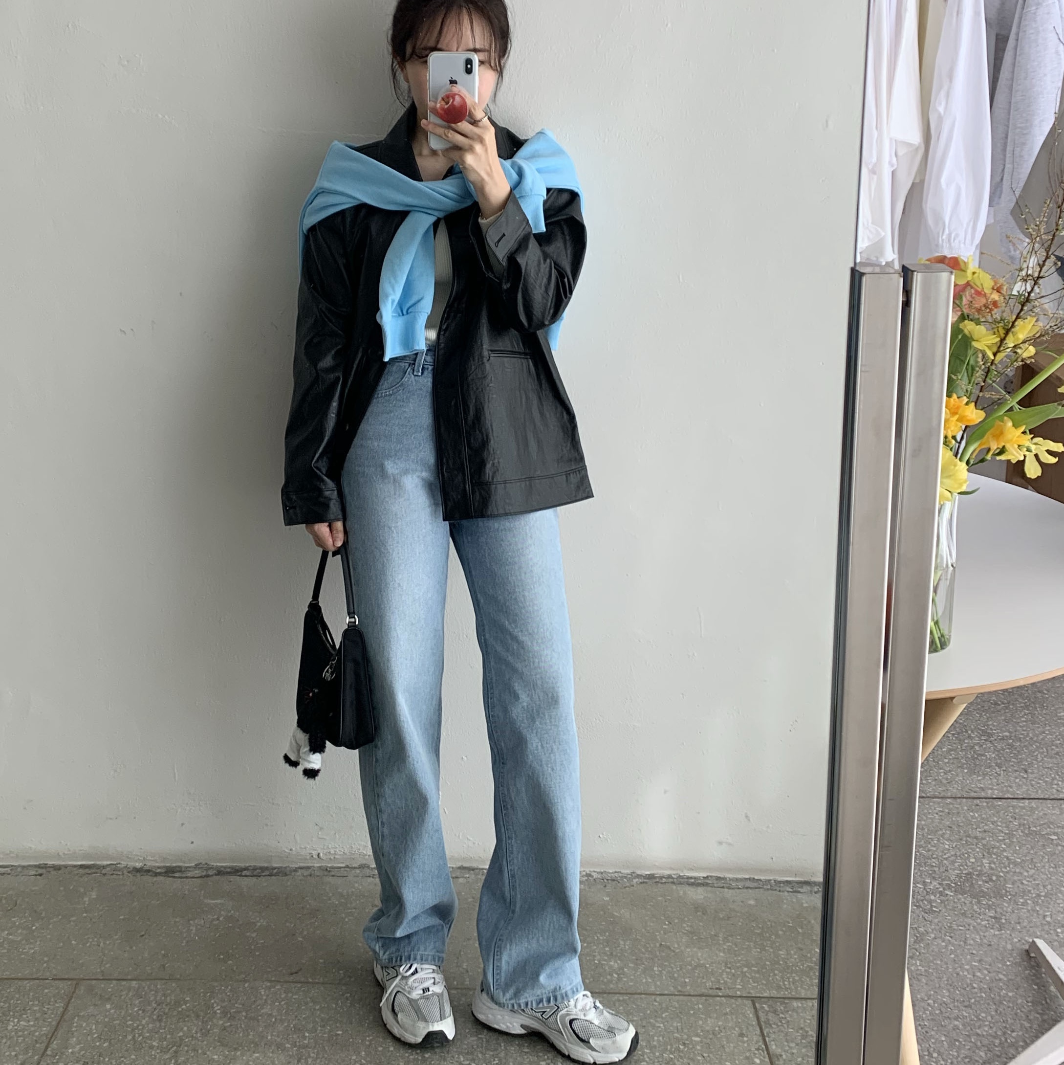 New Balance 530 White, Monamhee Beulpingi Keyring with White Pants Black 착용 스타일 - 2