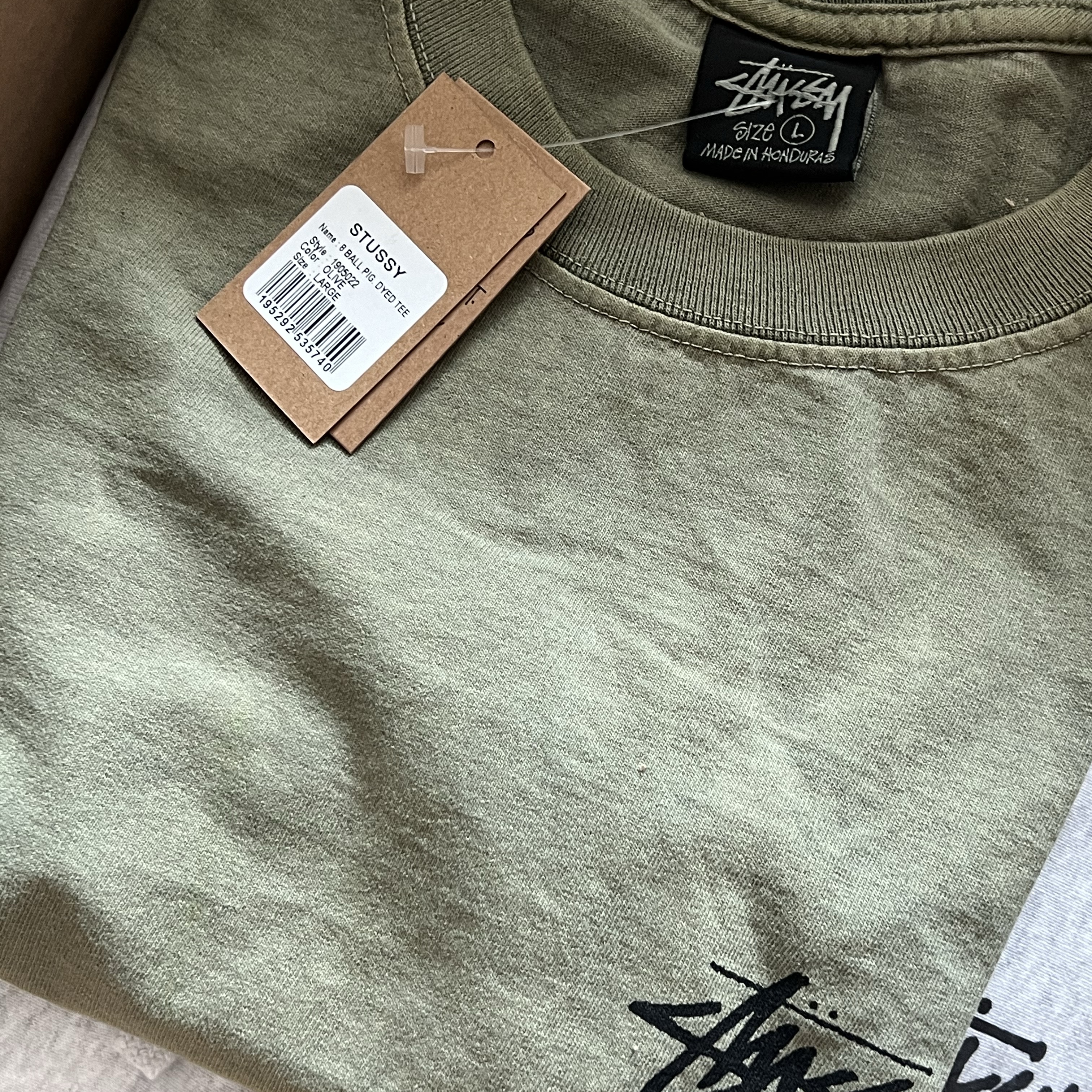 Stussy Basic Stussy Zip Hoodie Ash Heather, Stussy 8 Ball Pigment Dyed T-Shirt Olive 착용 스타일