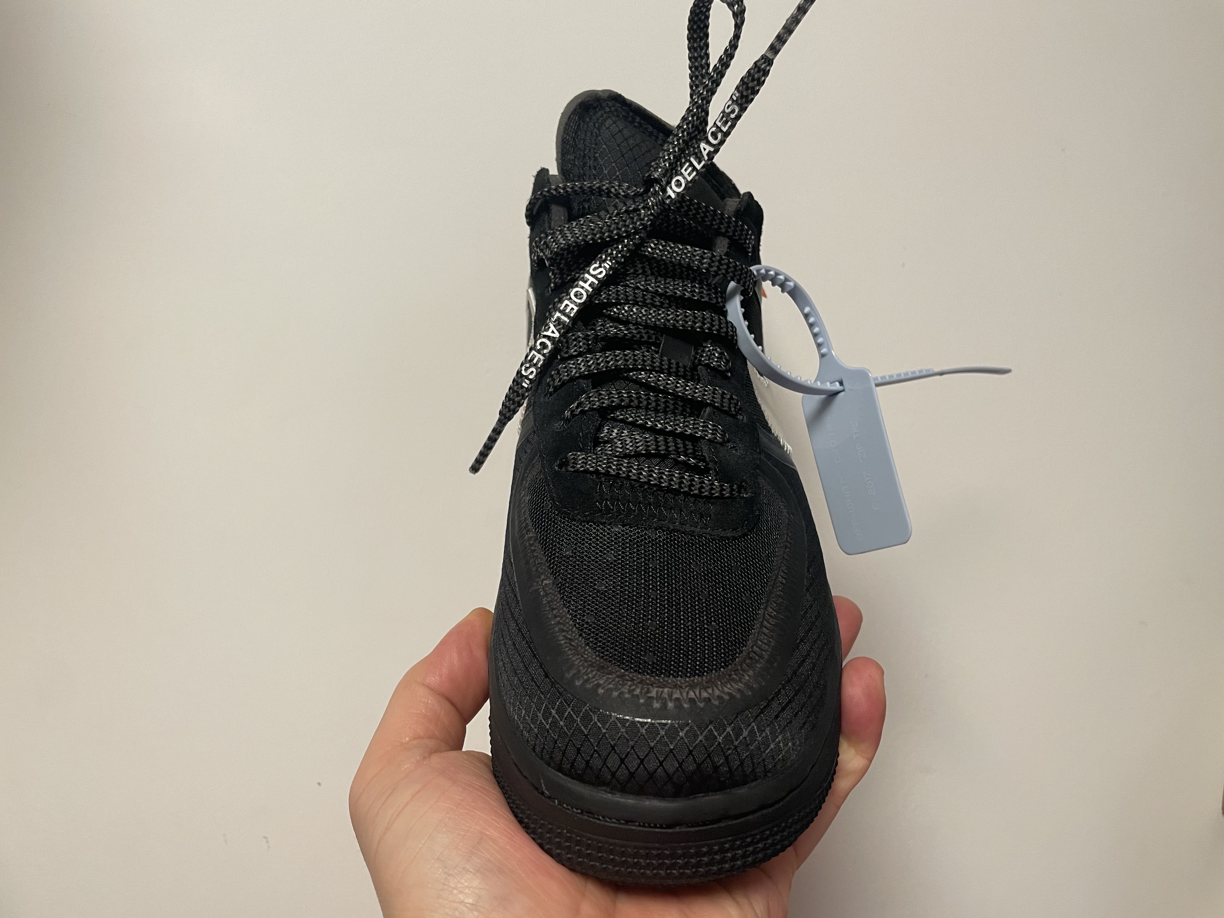 Nike x Off-White Air Force 1 Low Black White 착용 스타일 - 4