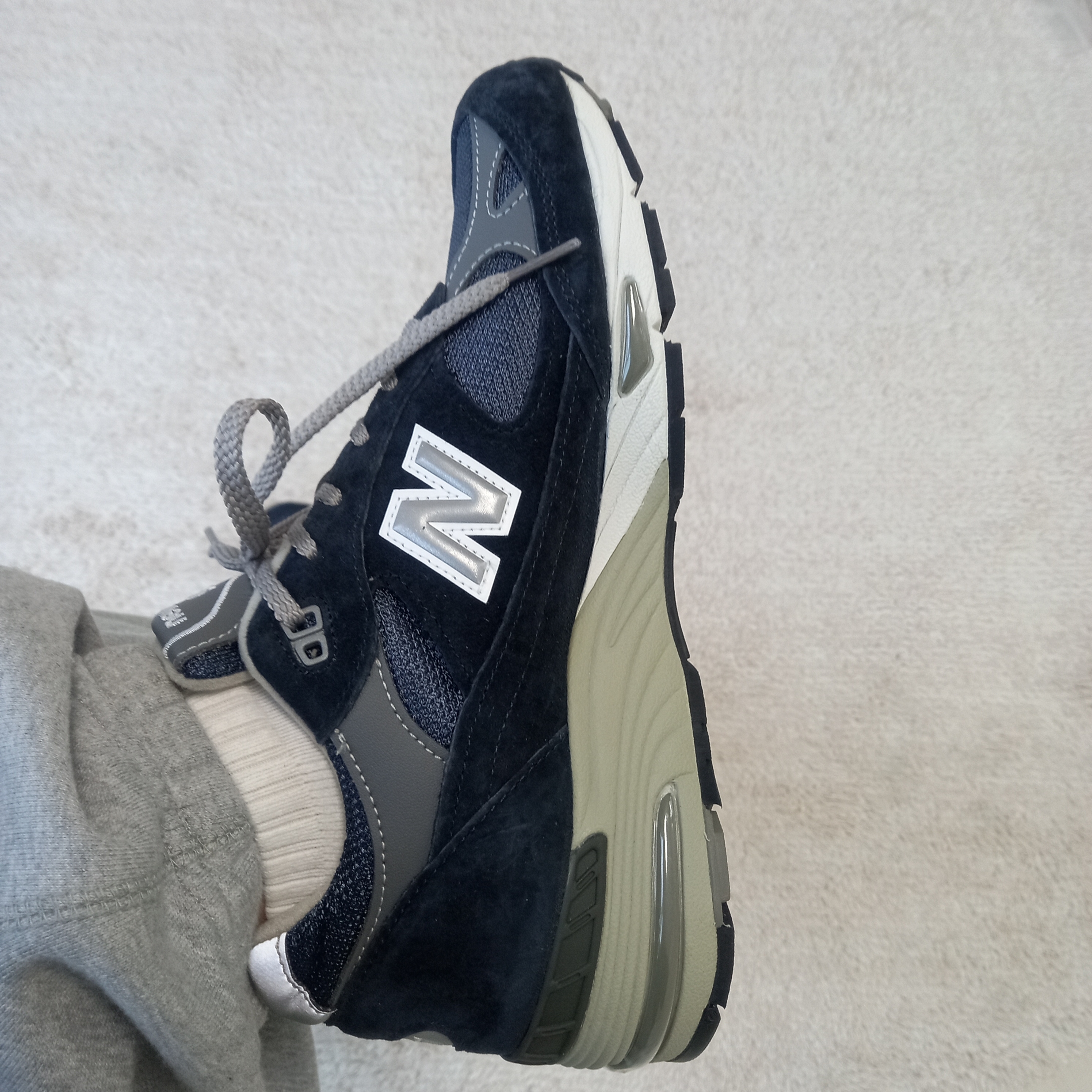 New Balance 991 Made in UK Navy, Stussy Small Stock Crew Socks White (3 Pack) 착용 스타일 - 2