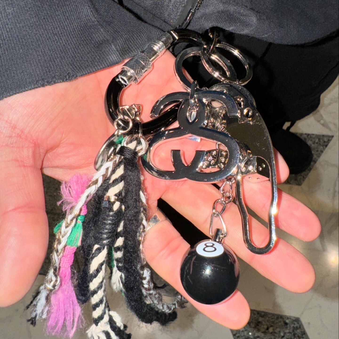 Stussy 8 Ball Keychain Black, Stussy SS Link Keychain Silver 착용 스타일 - 6