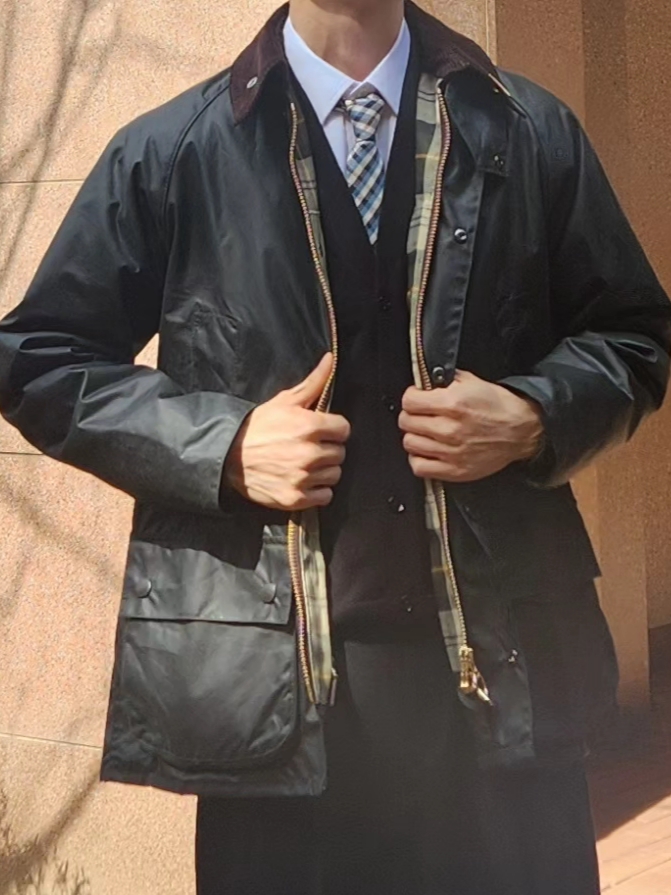 Barbour Bedale Wax Jacket Sage 착용 스타일