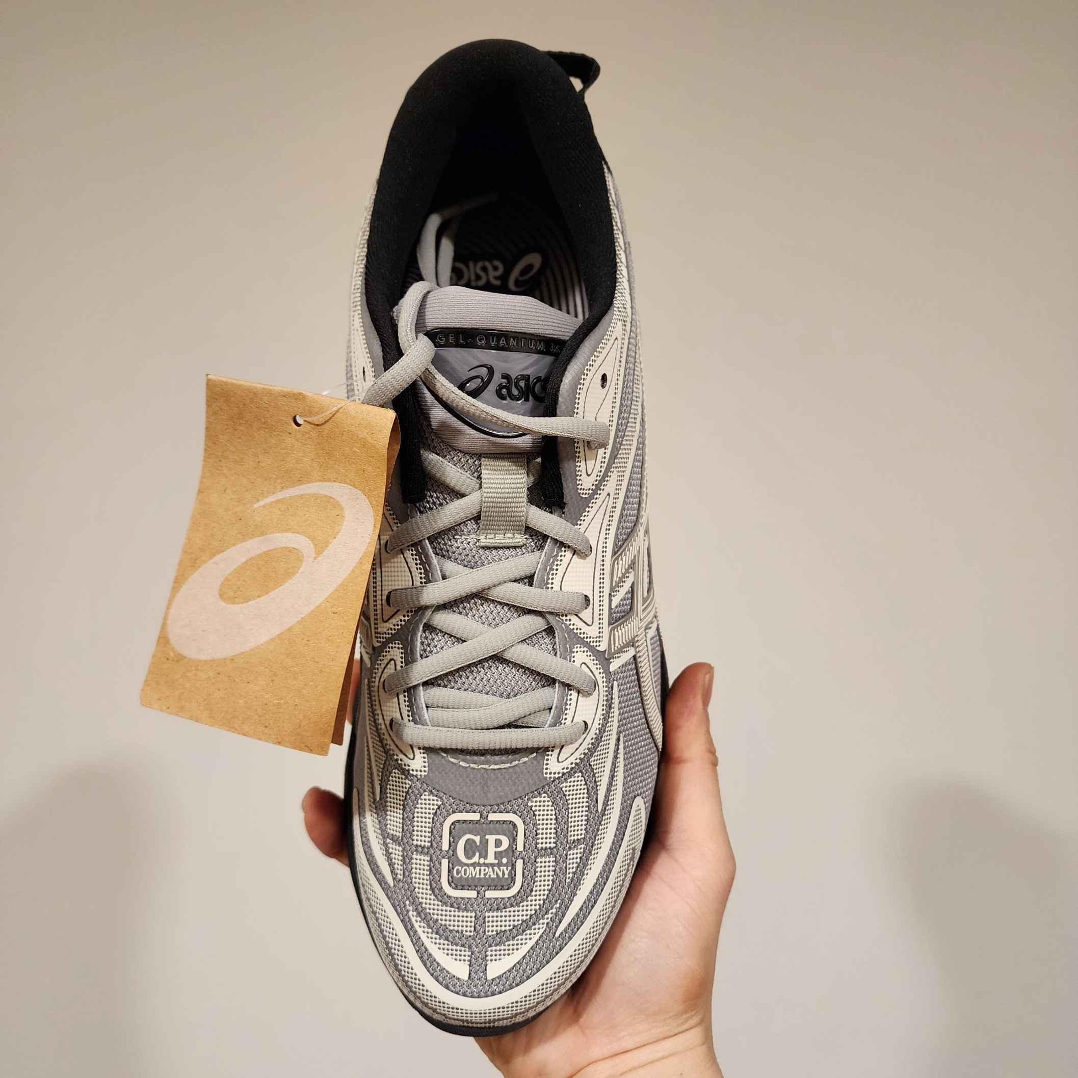 Asics x C.P. Company Gel-Quantum 360 VIII Cement Grey 착용 스타일 - 3