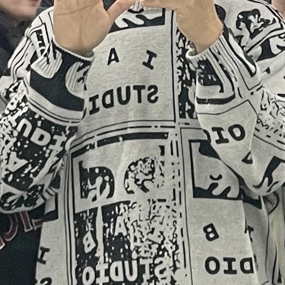 IAB Studio x Obey Faded Posters Sweater Grey Multi 착용 스타일