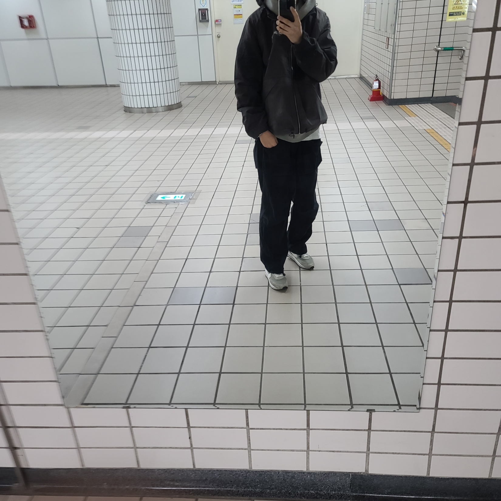 Essentials The Core Collection Hoodie Dark Oatmeal, Nike x Sacai x Fragment LDWaffle Light Smoke Grey 착용 스타일 - 2