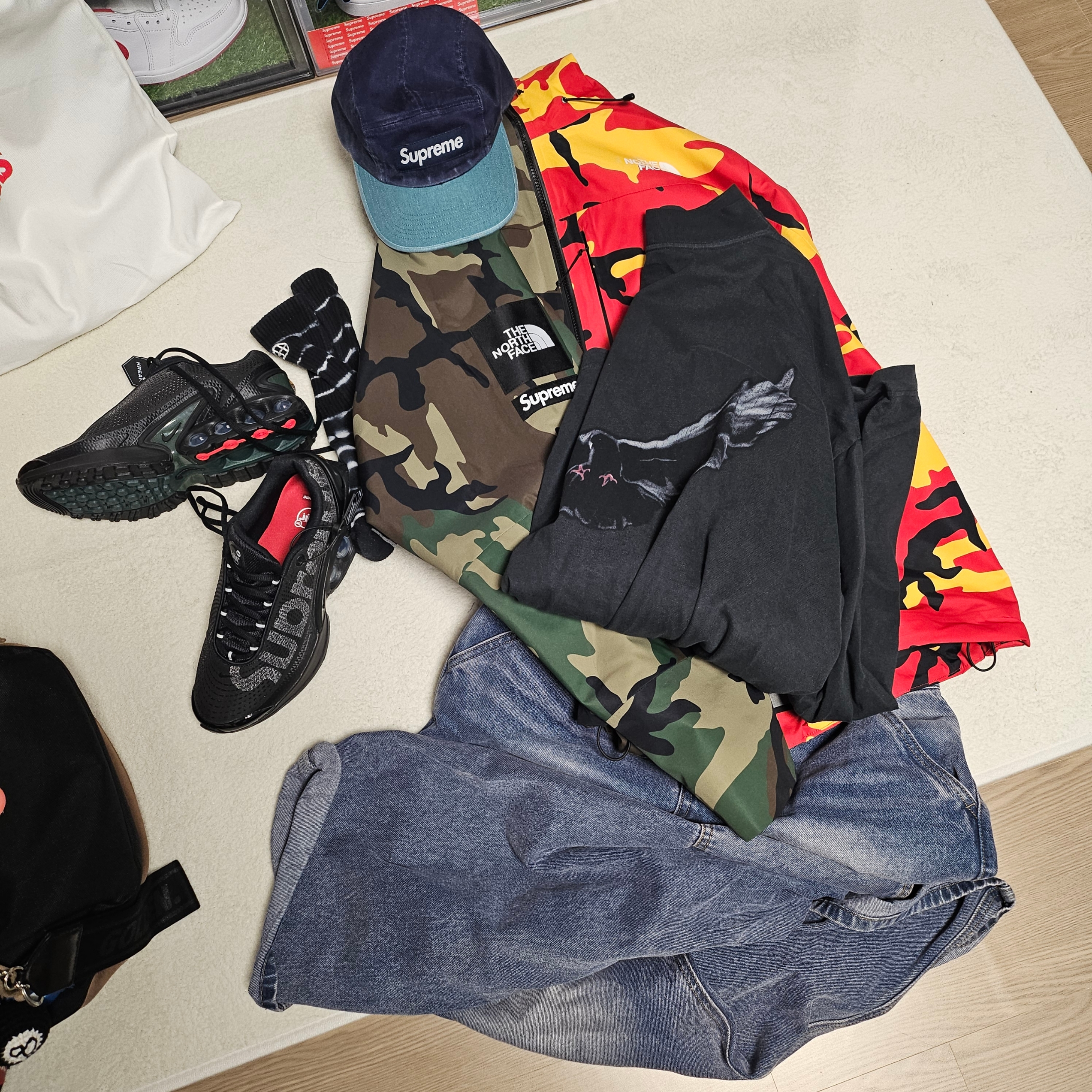 Nike x Supreme Air Max DN SP Black Galactic Jade, Oakley Eye Jacket Redux Matte Black Frame Prizm Grey Lenses High Bridge Fit 착용 스타일 - 5