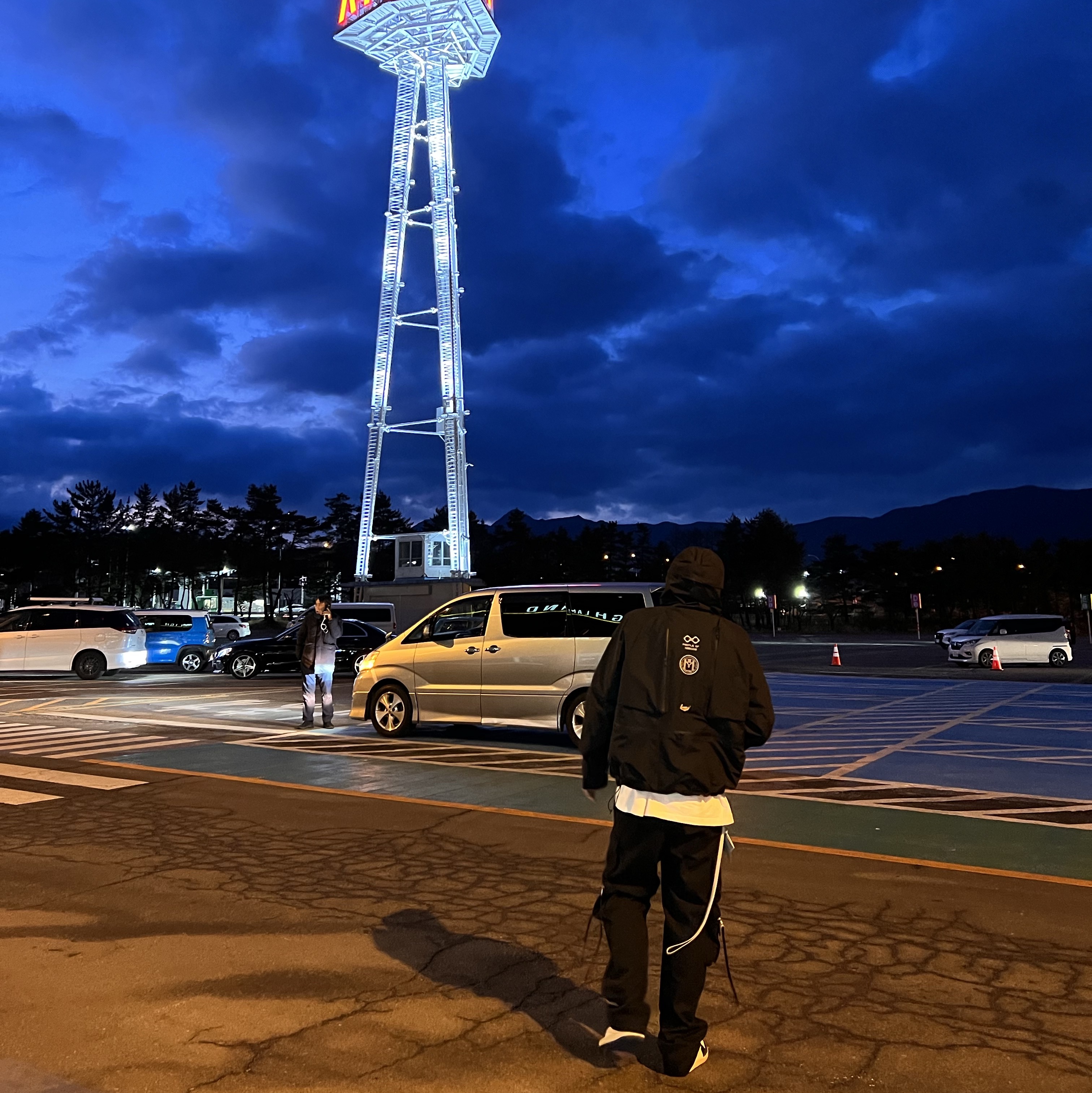 Undermycar x Atmos Samadhi Ashtanga Shell Parka Pirate Black - 23FW, Jordan 1 x Travis Scott x Fragment Retro Low OG SP Military Blue 착용 스타일 - 1