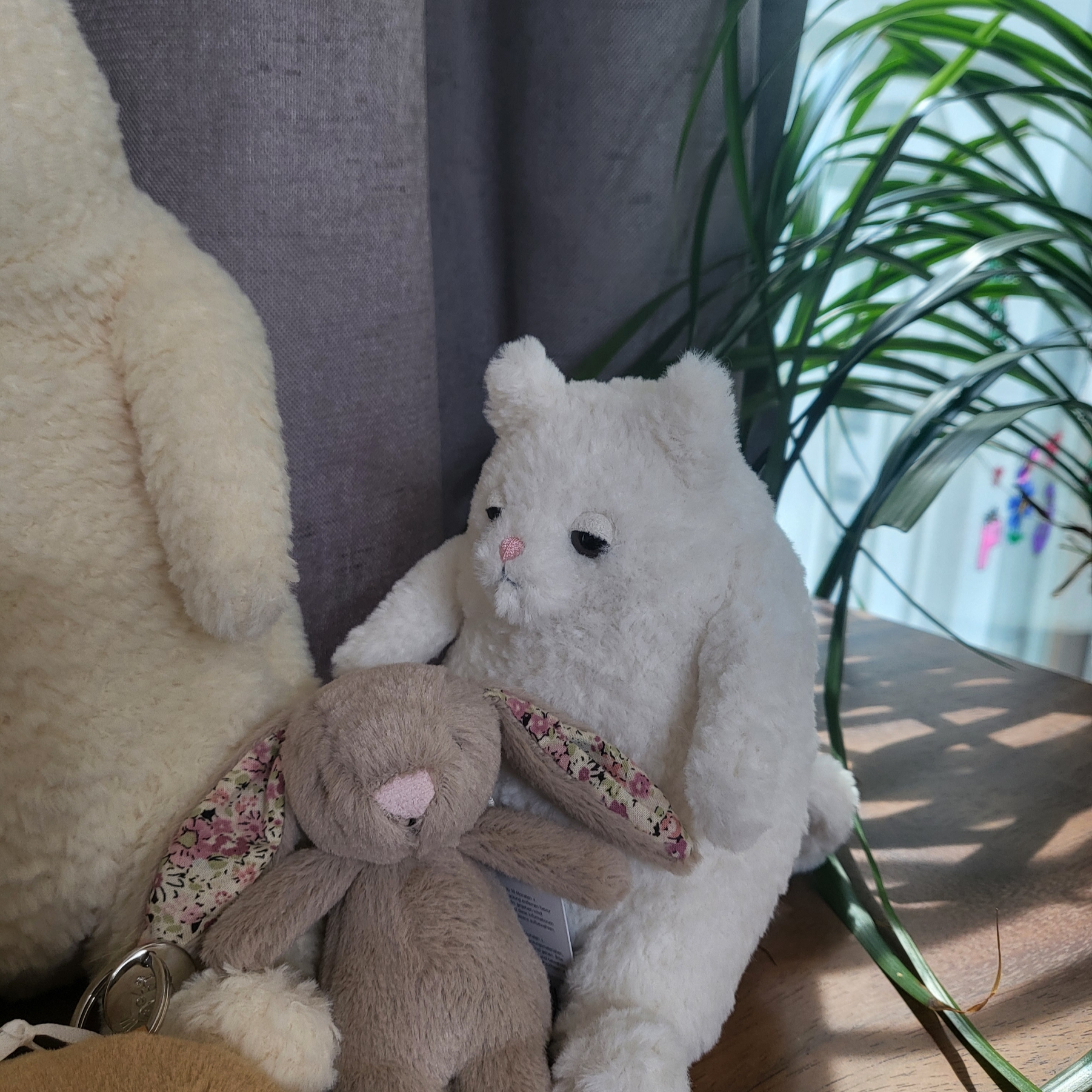 Jellycat Amore Cat Small Cream 착용 스타일