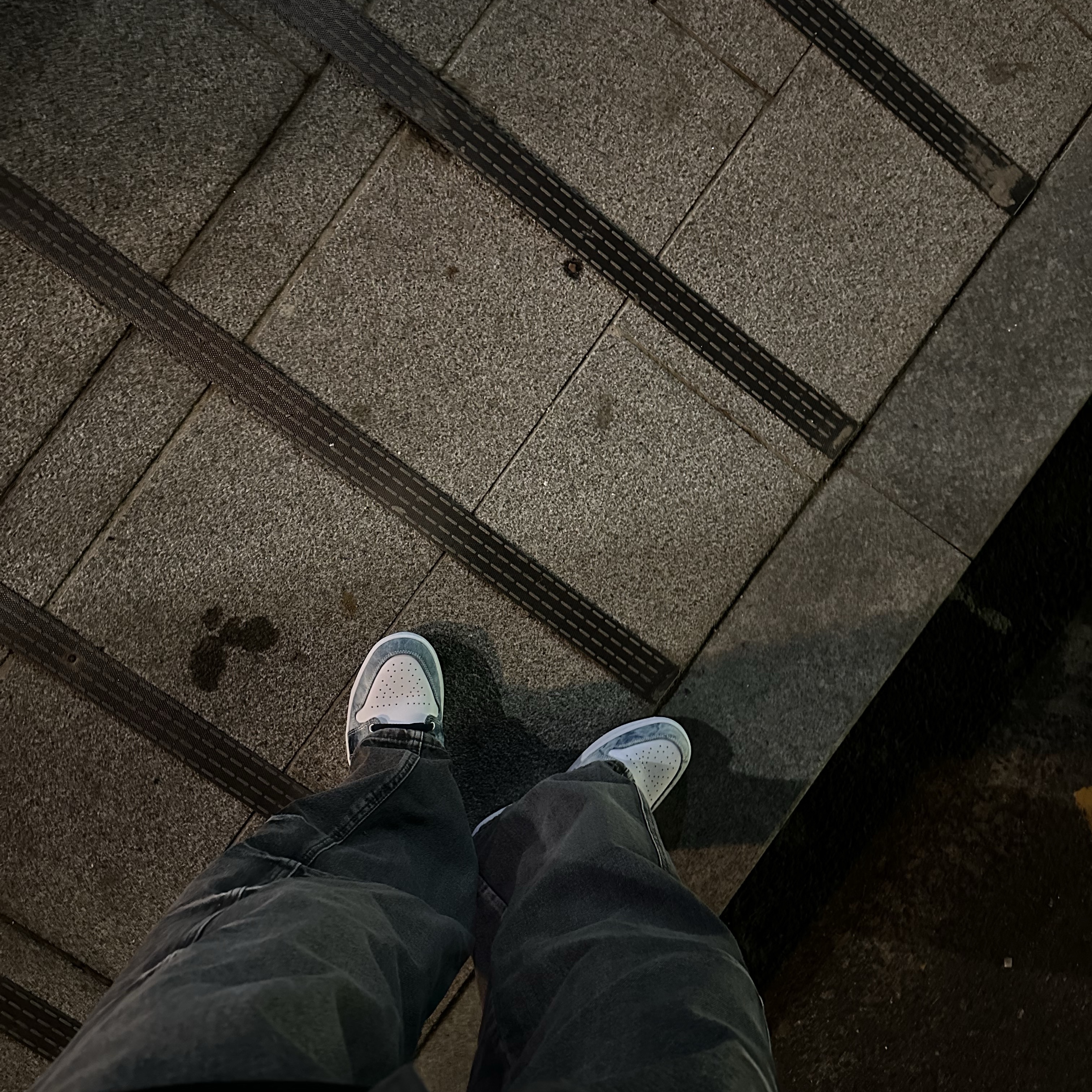 Jordan 1 Low SE Washed Denim 착용 스타일