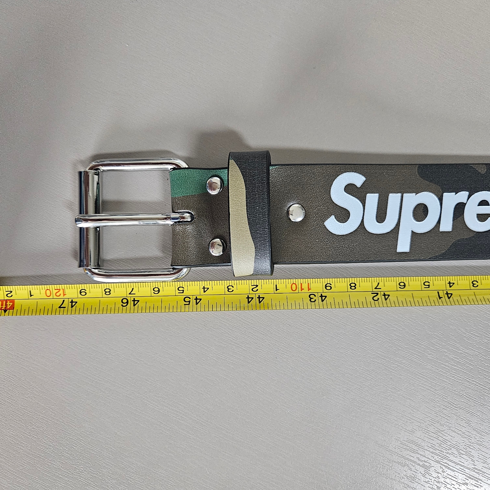 Supreme Repeat Leather Belt Woodland Camo - 24SS 착용 스타일 - 2