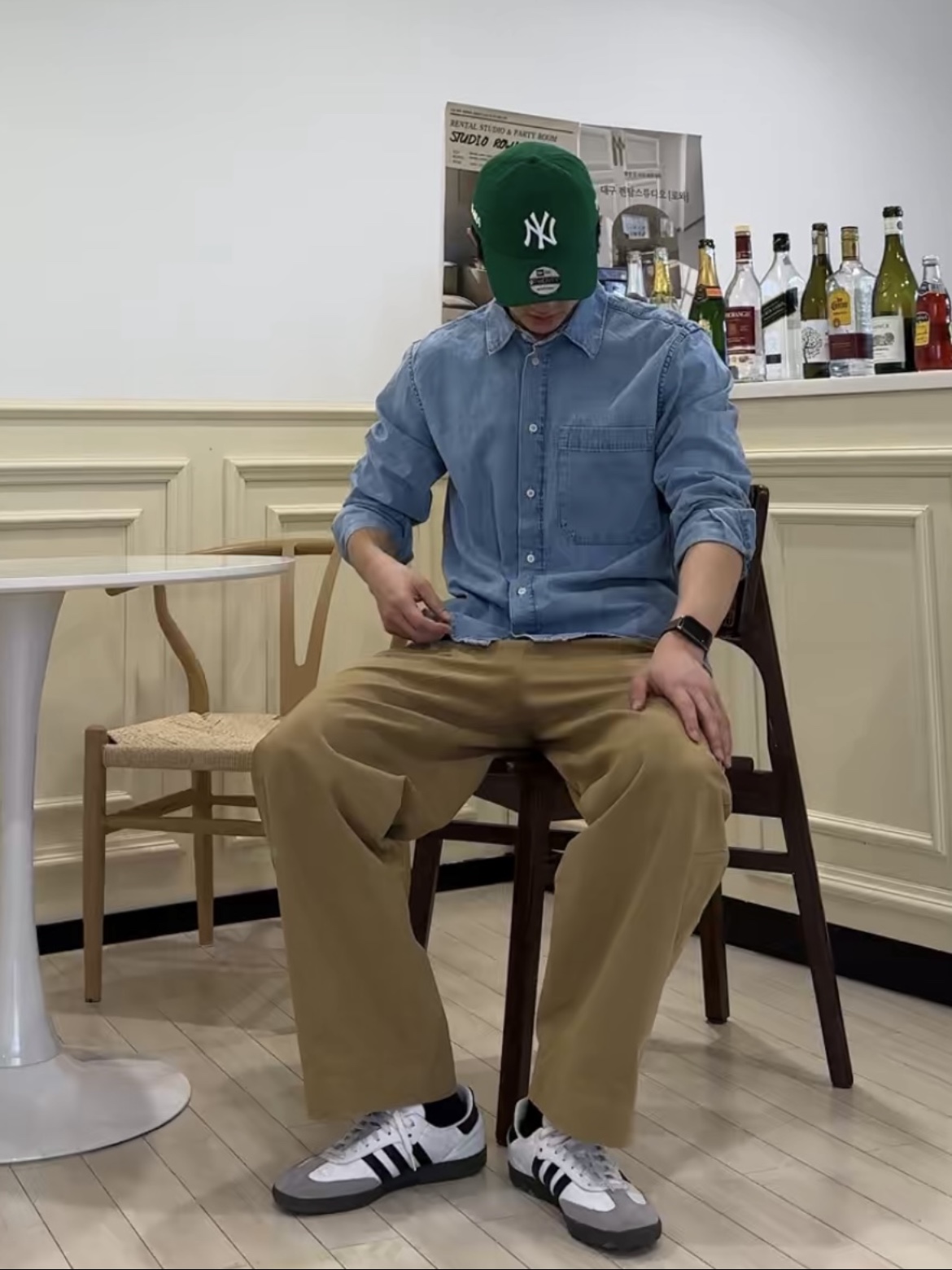 New Era x MoMA New York Yankees Cap Kelly Green, Adidas Samba OG Cloud White 착용 스타일 - 2