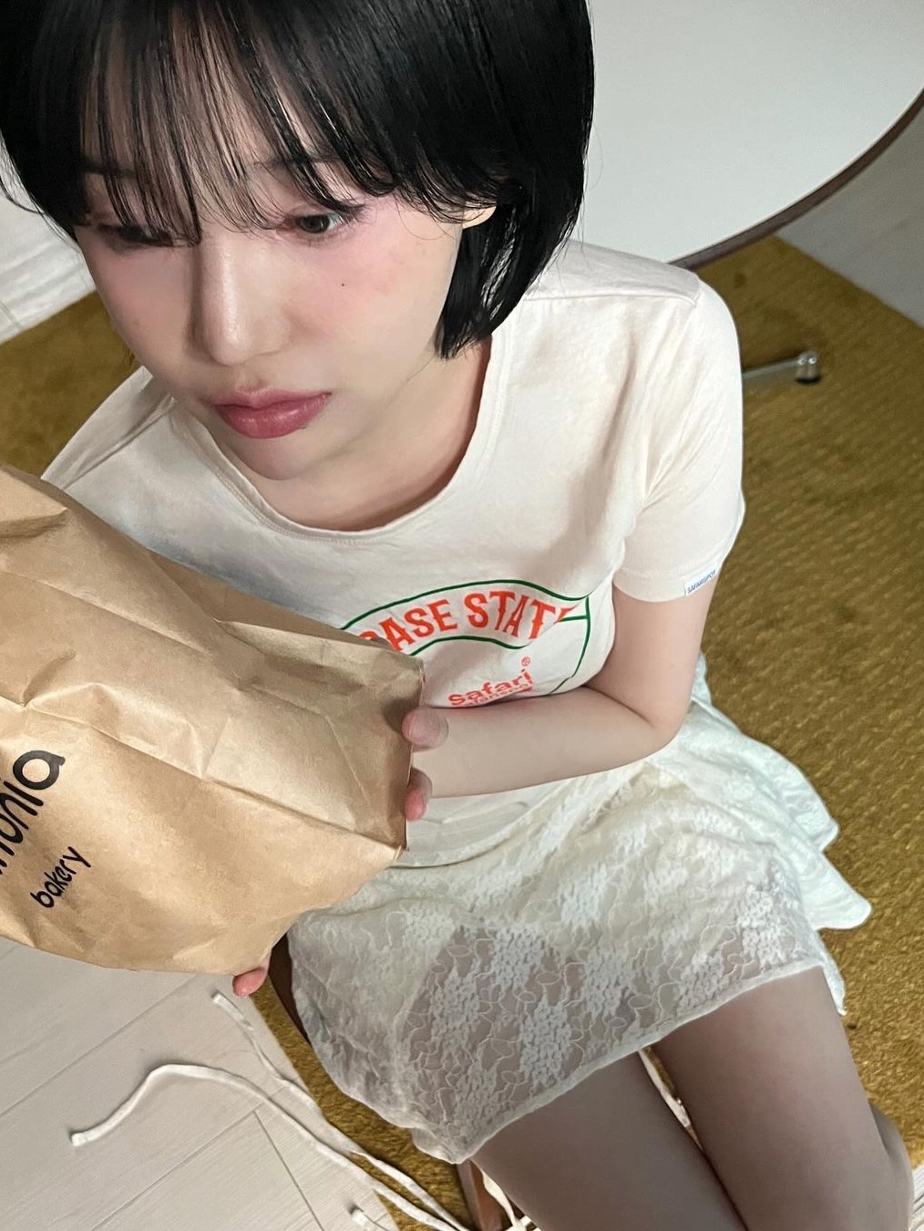Safarispot Roux Base School Eat The Pizza Tee Purple, Safarispot Roux Base School Eat The Pizza Tee Ivory 착용 스타일