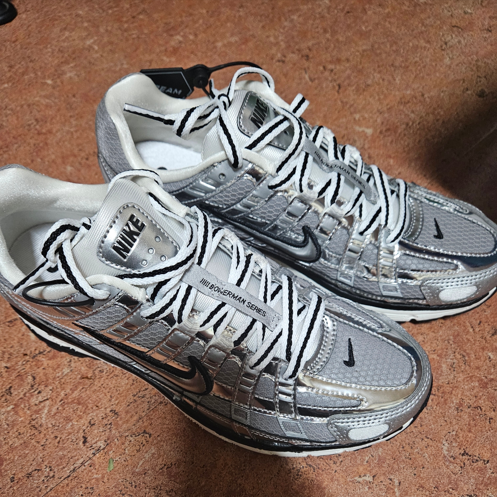 Nike P-6000 Metallic Silver 착용 스타일