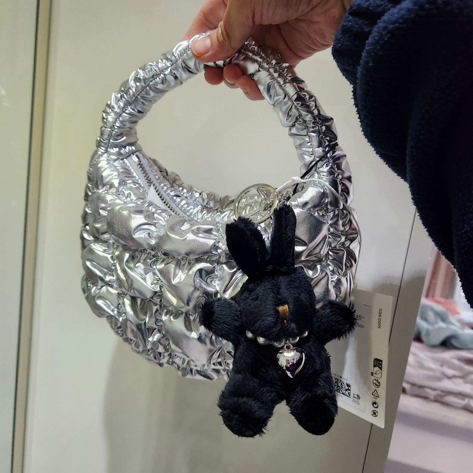 COS Quilted Micro Bag Silver 착용 스타일