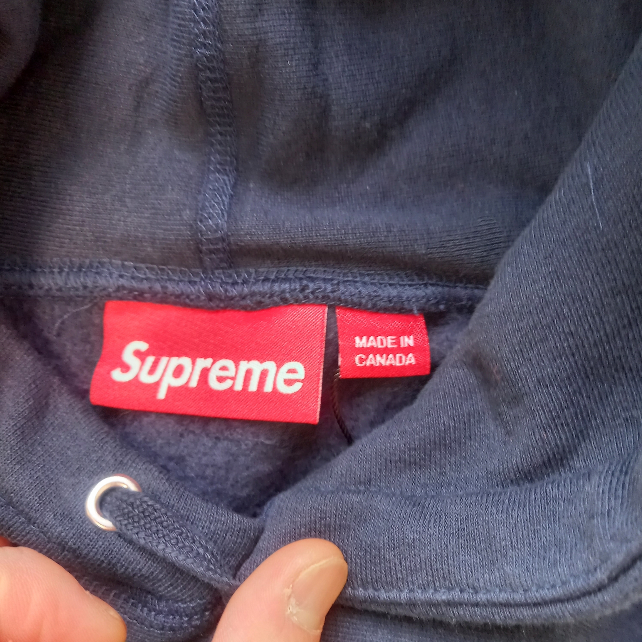 Supreme Collegiate Hooded Sweatshirt Navy - 24SS, Supreme Washed Chino Twill Camp Cap Dirty Indigo - 24SS 착용 스타일 - 4