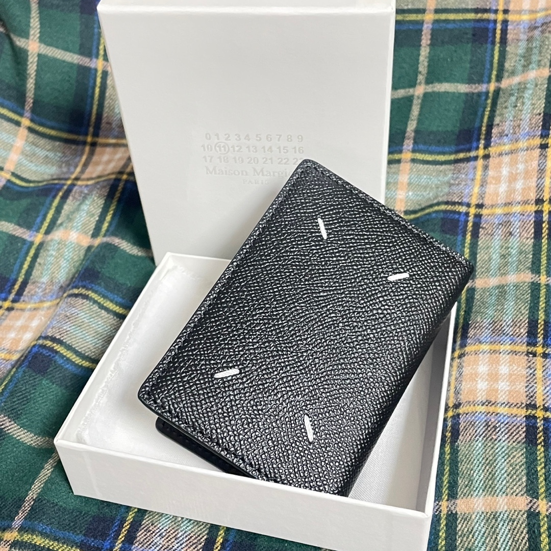 Maison Margiela Leather Bi-Fold Card Holder Black 착용 스타일 - 1