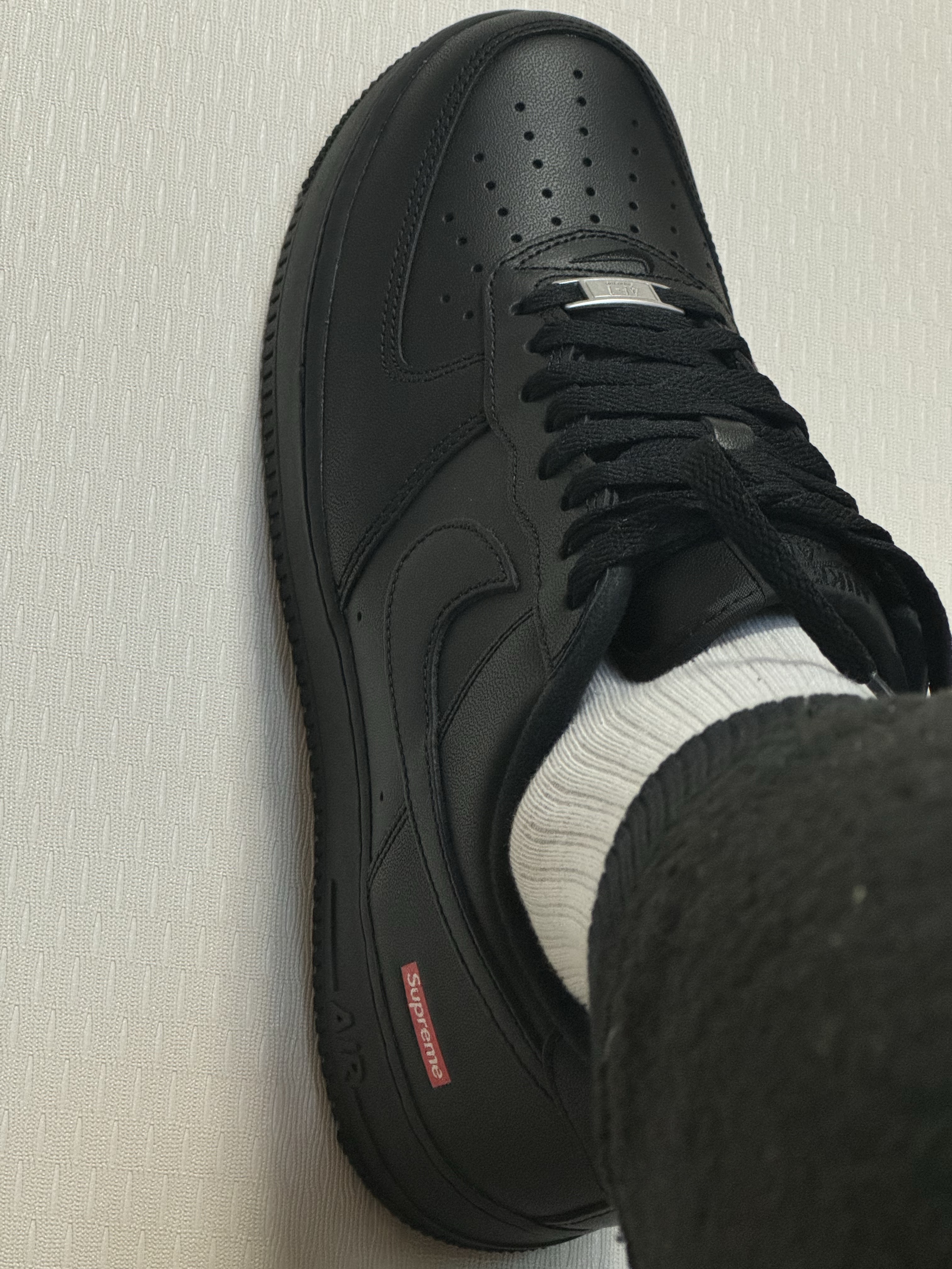 Nike x Supreme Air Force 1 Low Black 착용 스타일