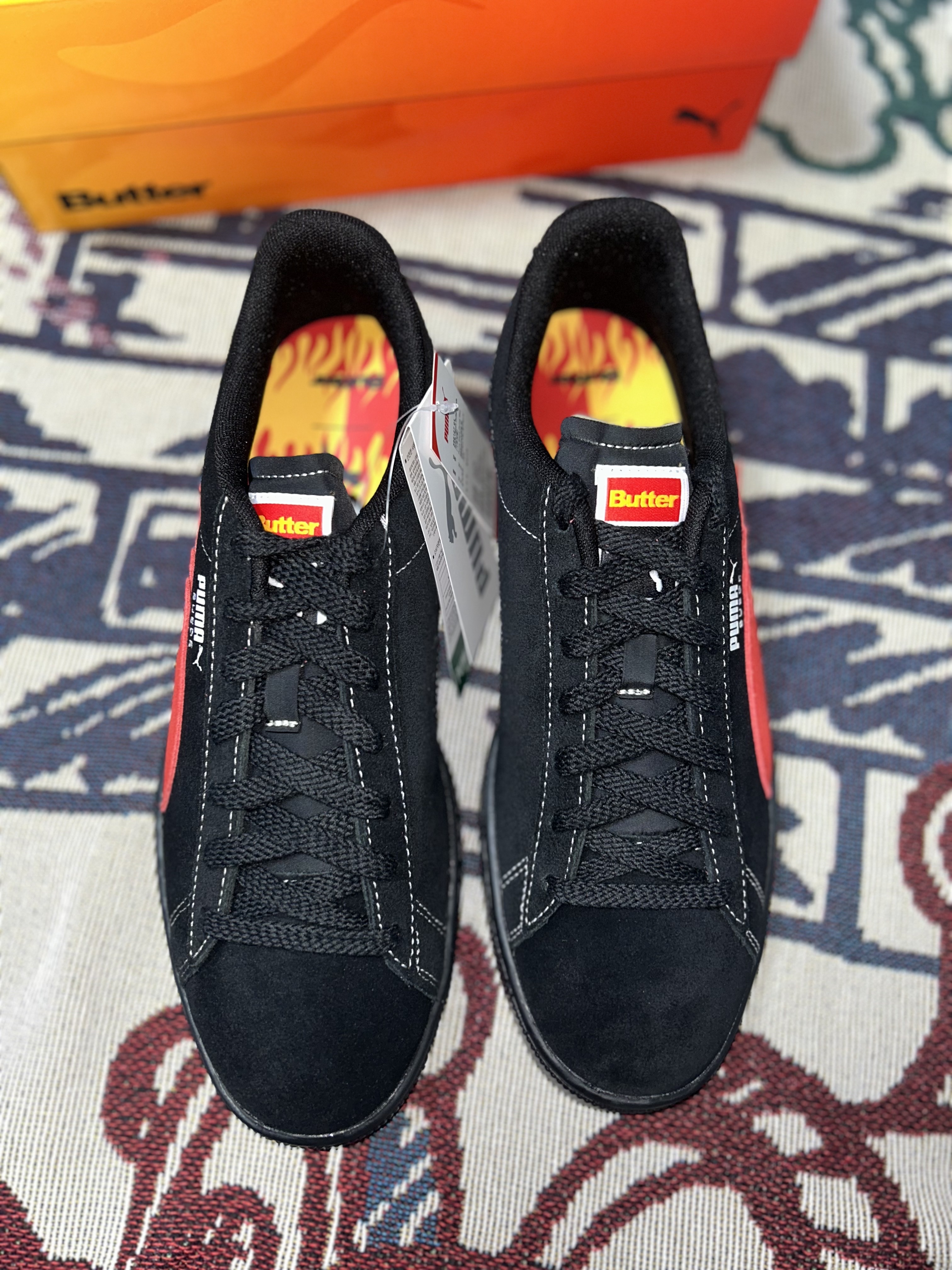 Puma x Butter Goods Suede Classic Black Red 착용 스타일 - 2