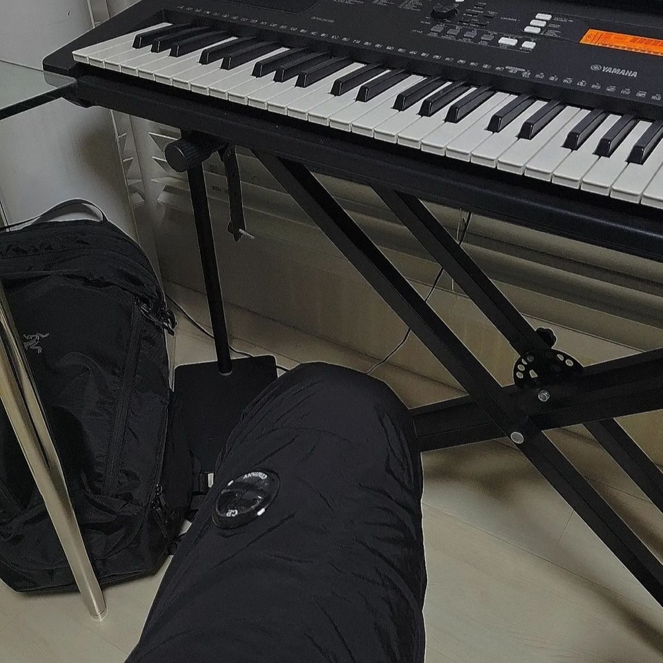 IAB Studio Harajuku Hoodie Black - Harajuku Exclusive, C.P. Company Diagonal Raised Fleece Mixed Sweatpants Navy - 22SS 착용 스타일 - 2