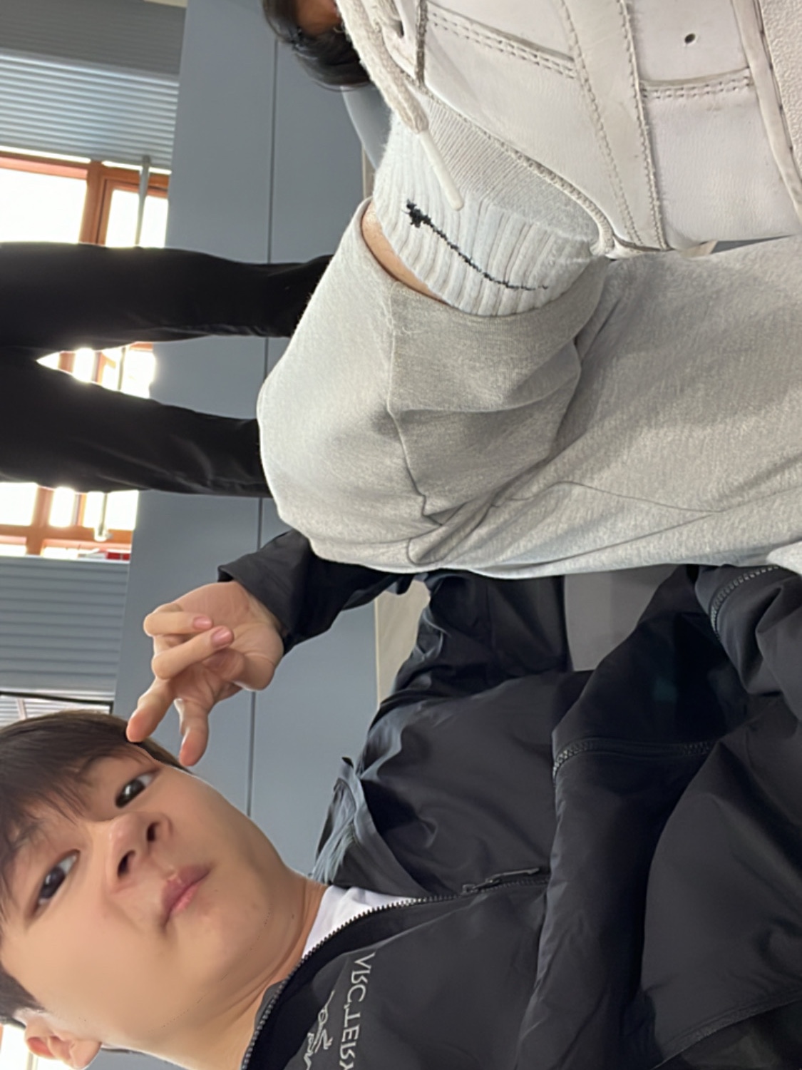 Arc'teryx Atom SL Hoody Black, Nike Air Force 1 '07 Low White 착용 스타일