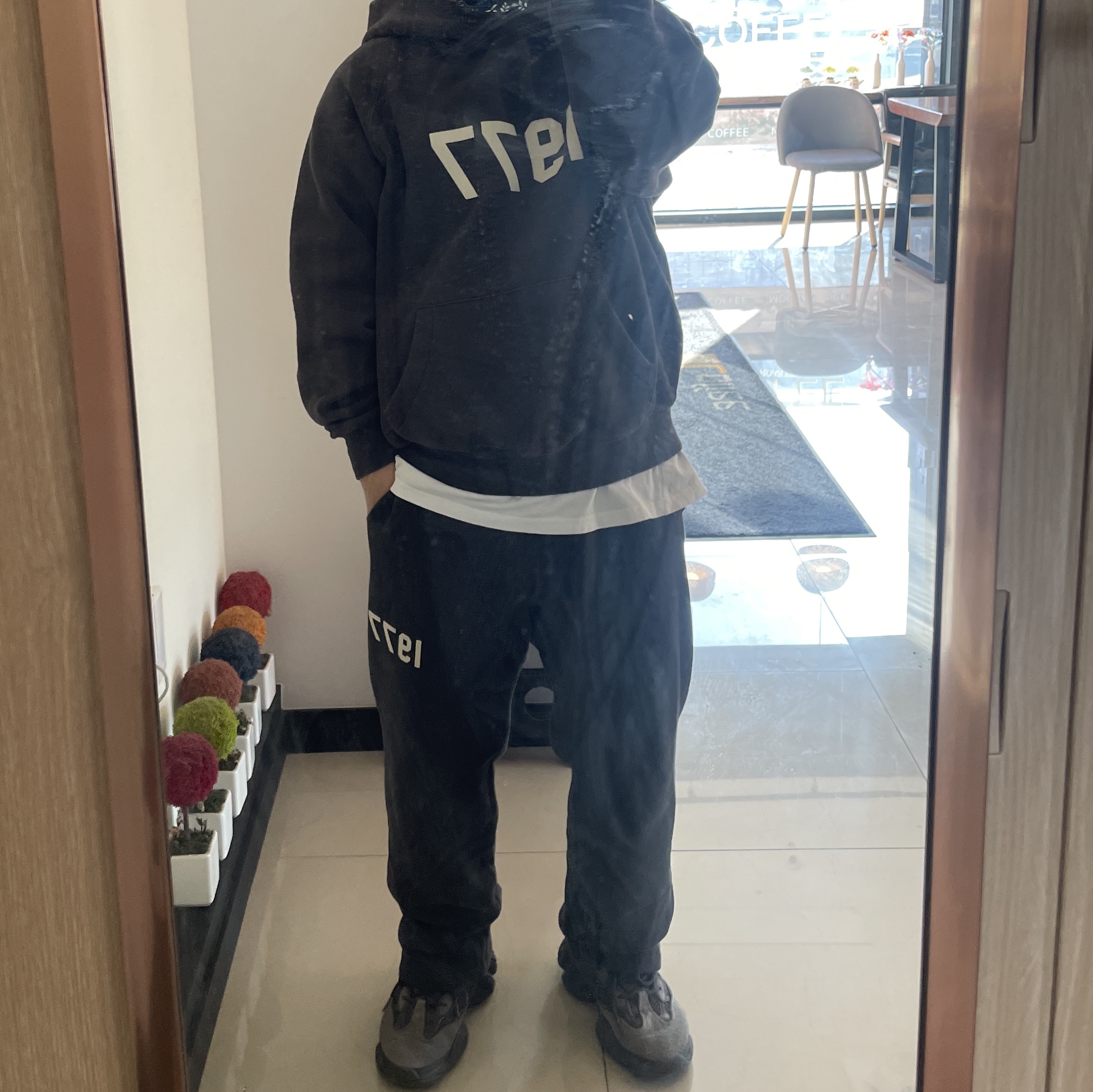 Essentials 1977 Hoodie Iron - 22SS, (Kids) Essentials 1977 Relaxed Sweatpants Iron - 22SS 착용 스타일