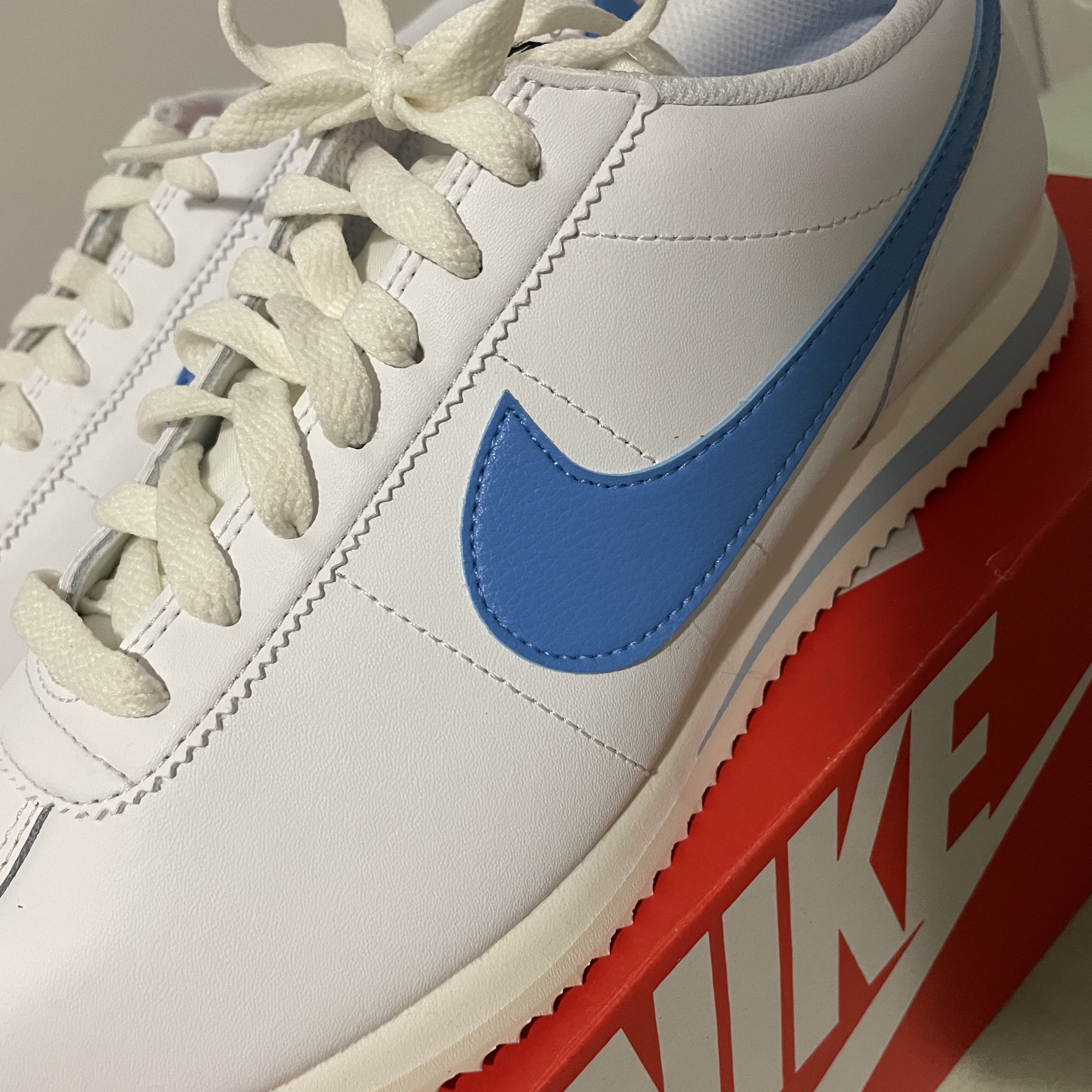 (W) Nike Cortez White University Blue 착용 스타일 - 2