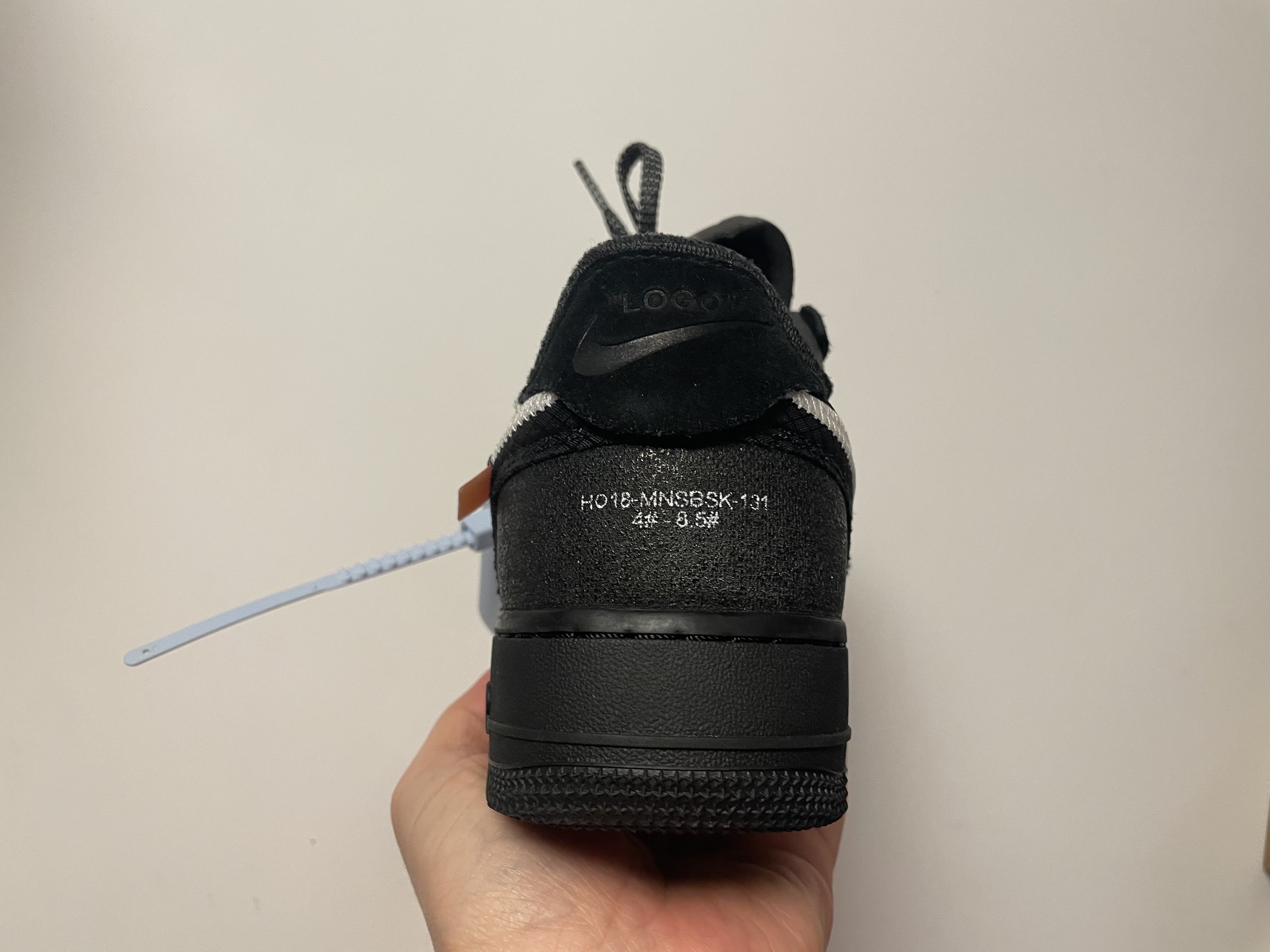 Nike x Off-White Air Force 1 Low Black White 착용 스타일 - 5
