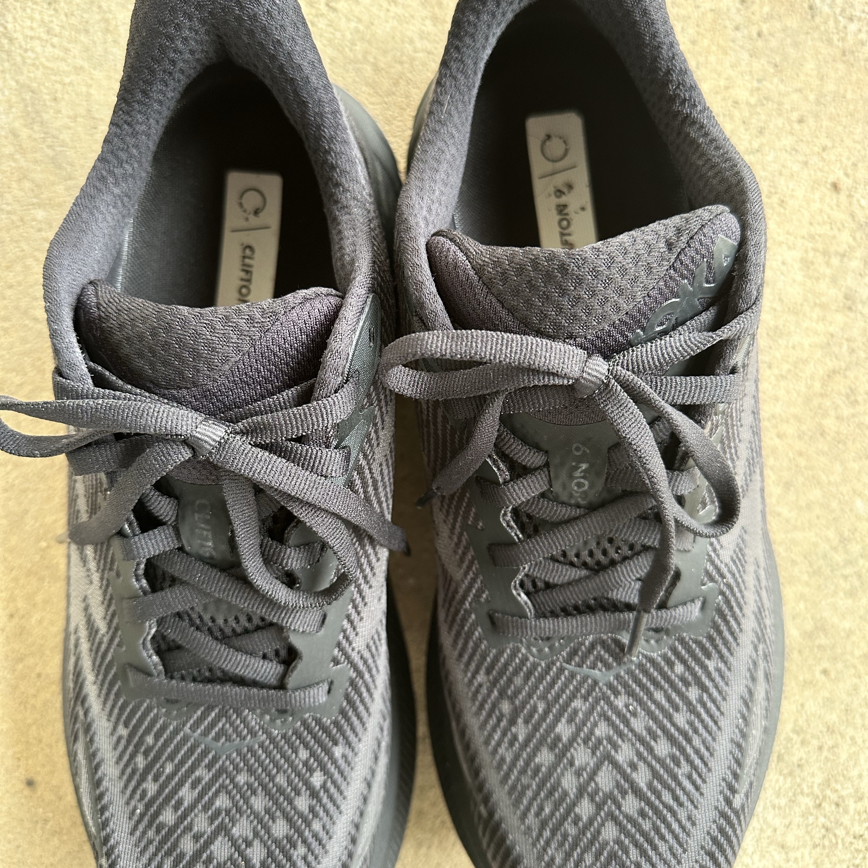 Hoka Clifton 9 Wide Black - 24SS 착용 스타일