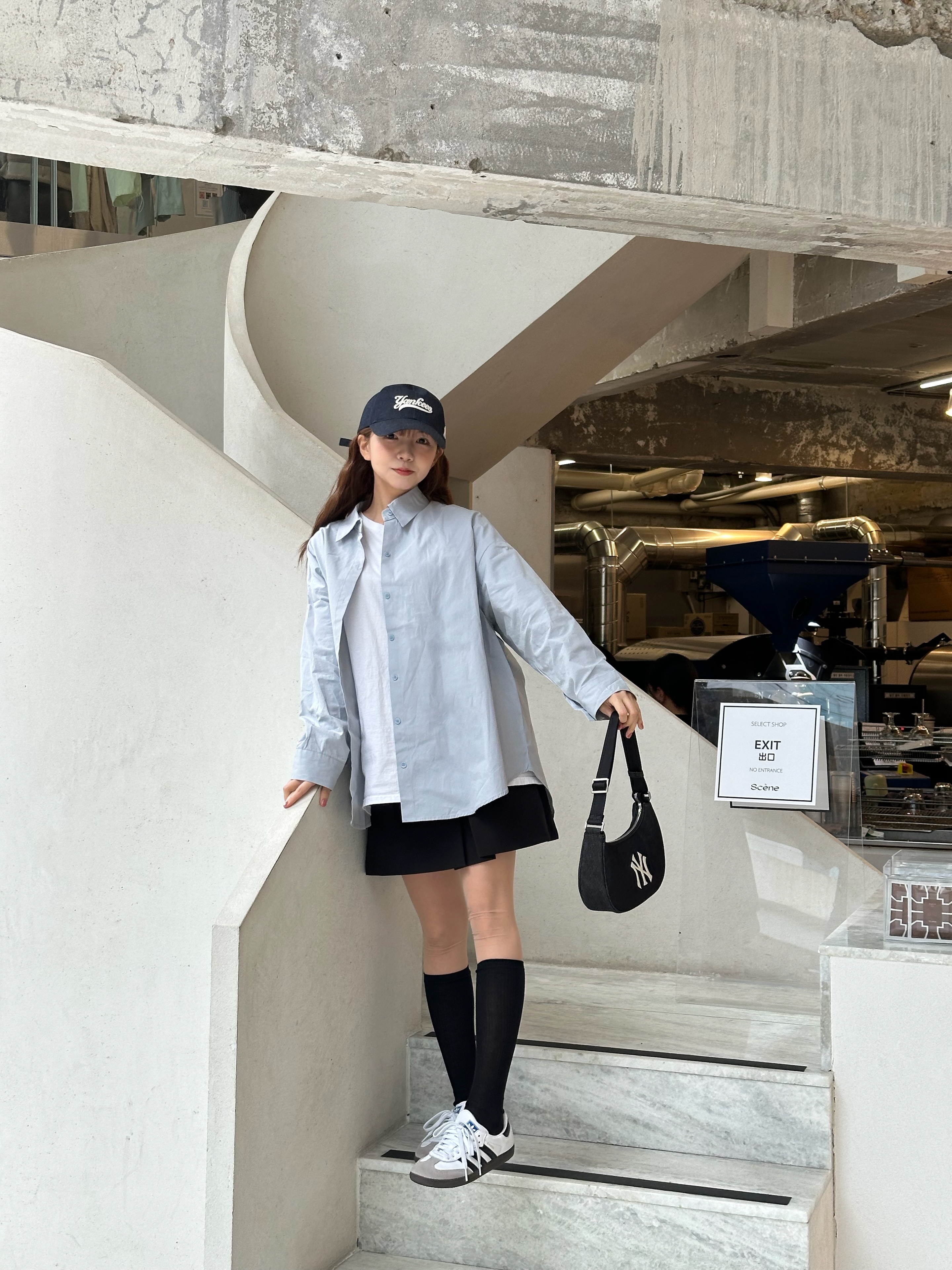 Adidas Samba OG Cloud White, Stussy Basic Stussy T-Shirt White 2023 착용 스타일 - 1