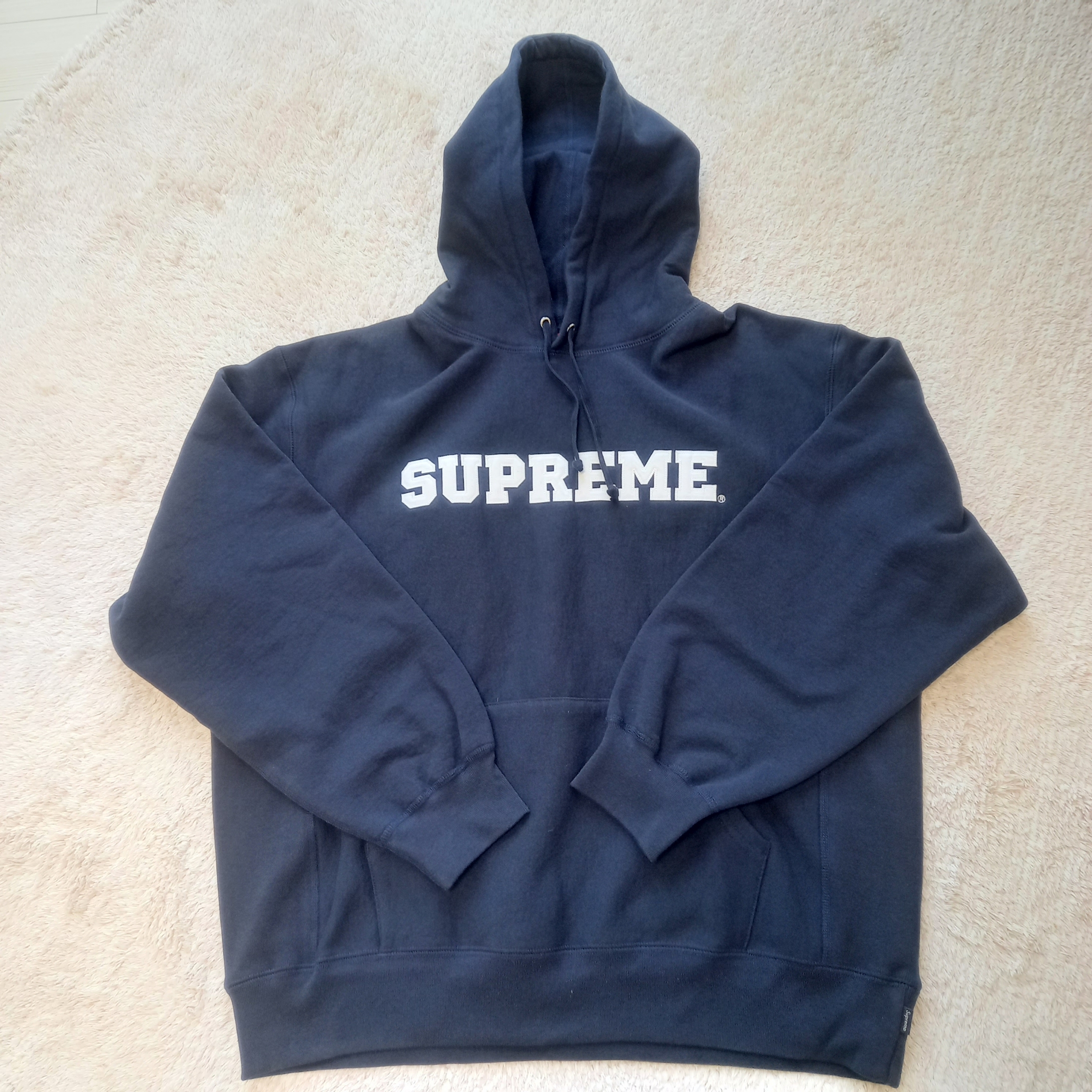 Supreme Collegiate Hooded Sweatshirt Navy - 24SS, Supreme Washed Chino Twill Camp Cap Dirty Indigo - 24SS 착용 스타일 - 3