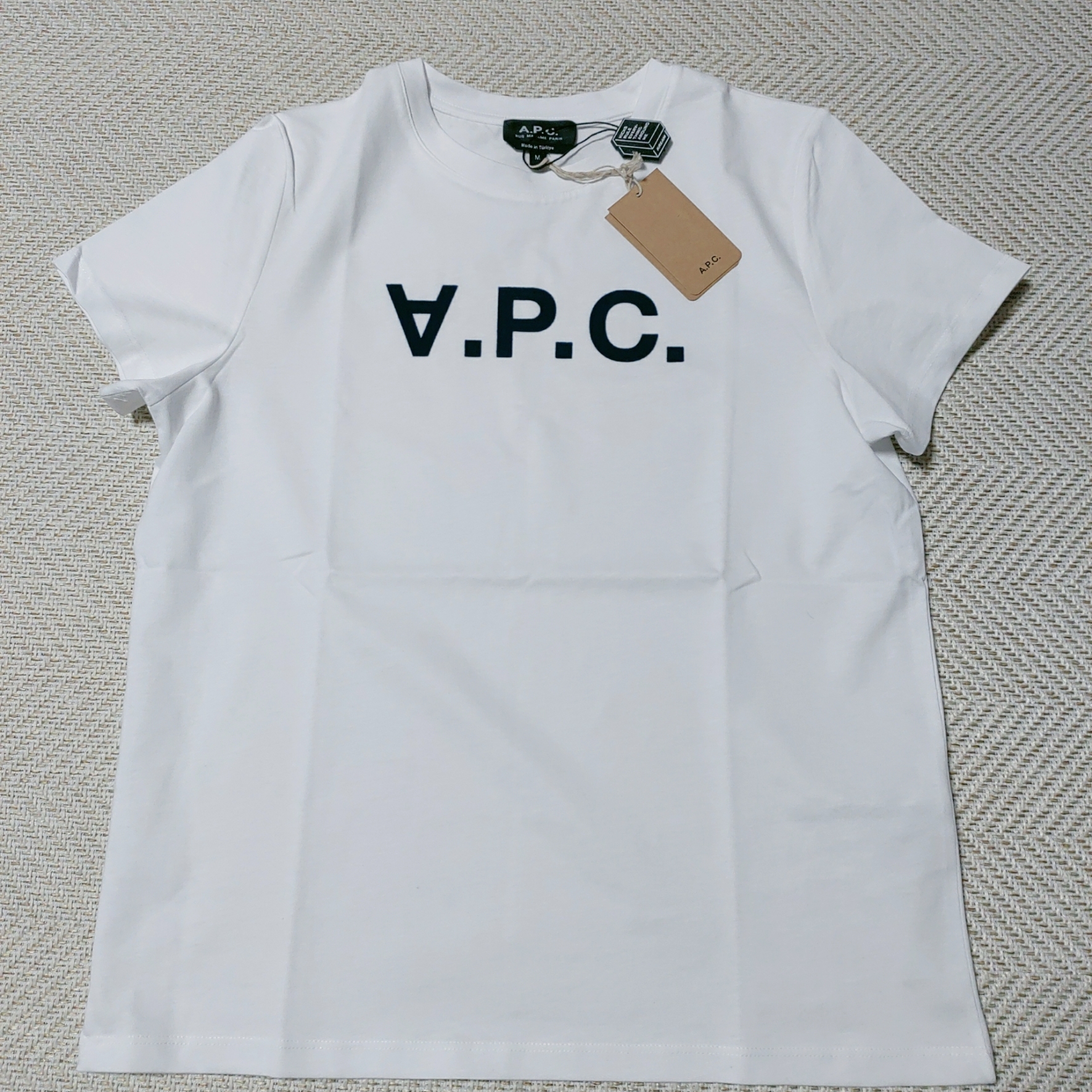 (W) A.P.C. VPC T-Shirt White Dark Navy 착용 스타일