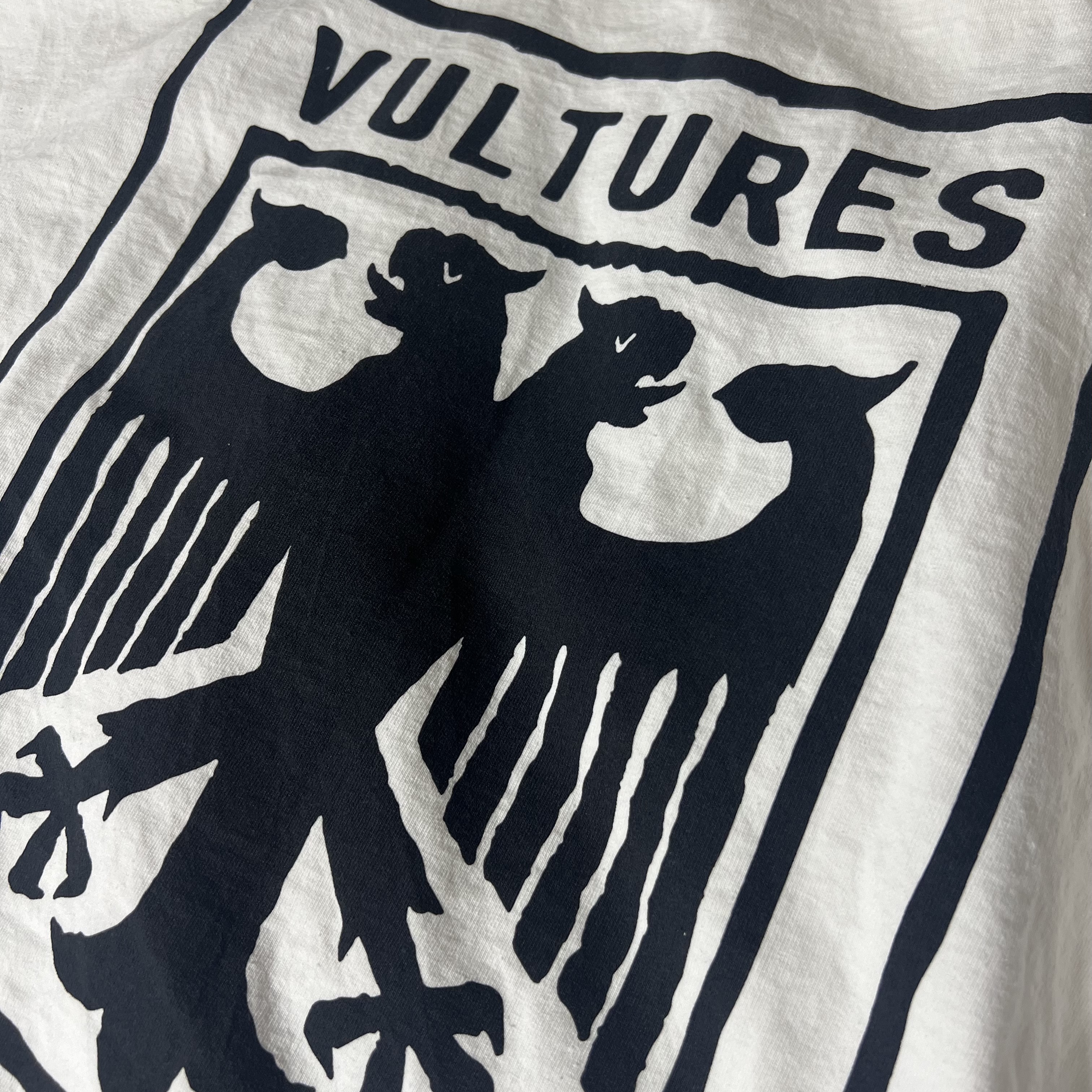 Yeezy Vultures Box T-Shirt White 착용 스타일