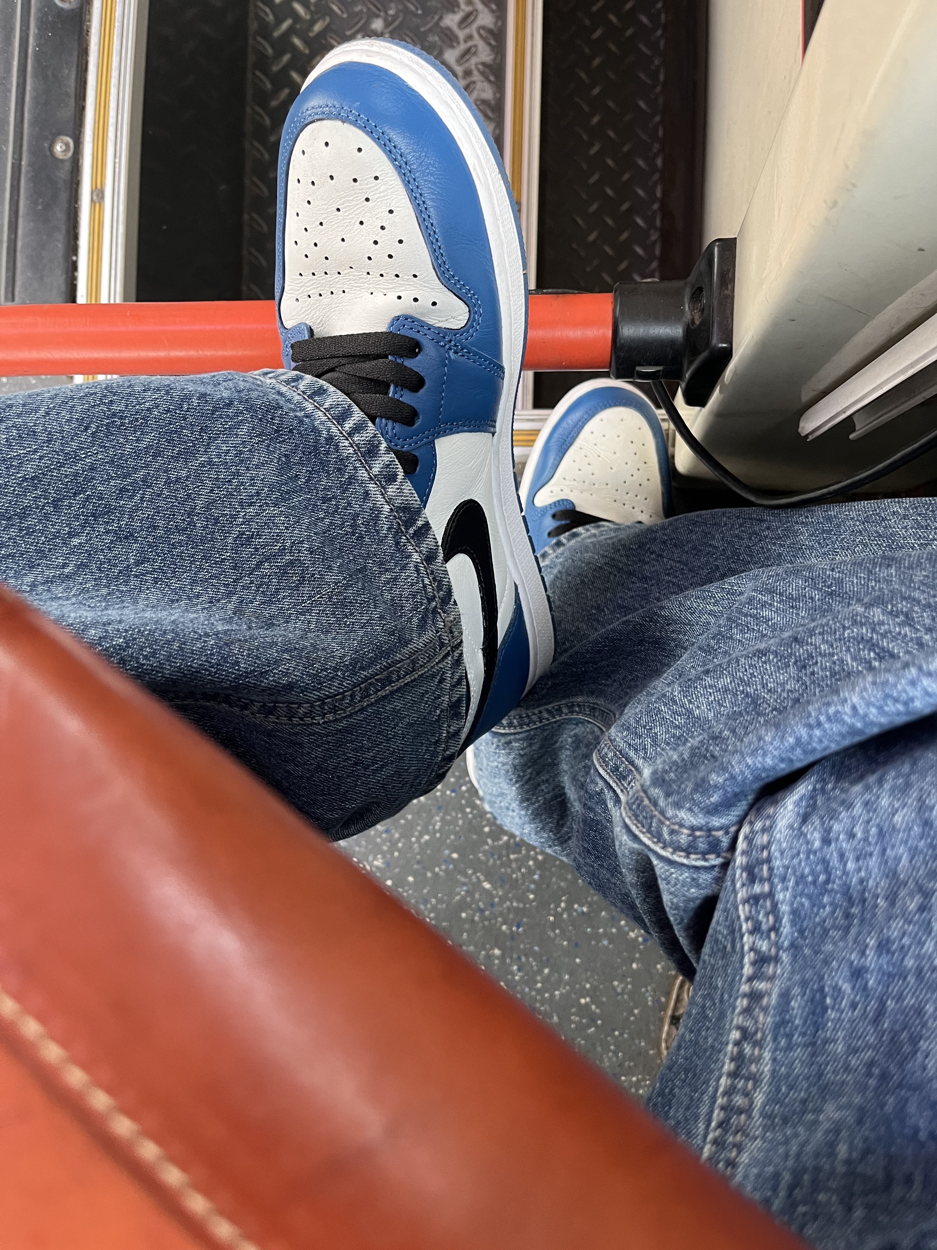 Jordan 1 Retro High OG Dark Marina Blue 착용 스타일